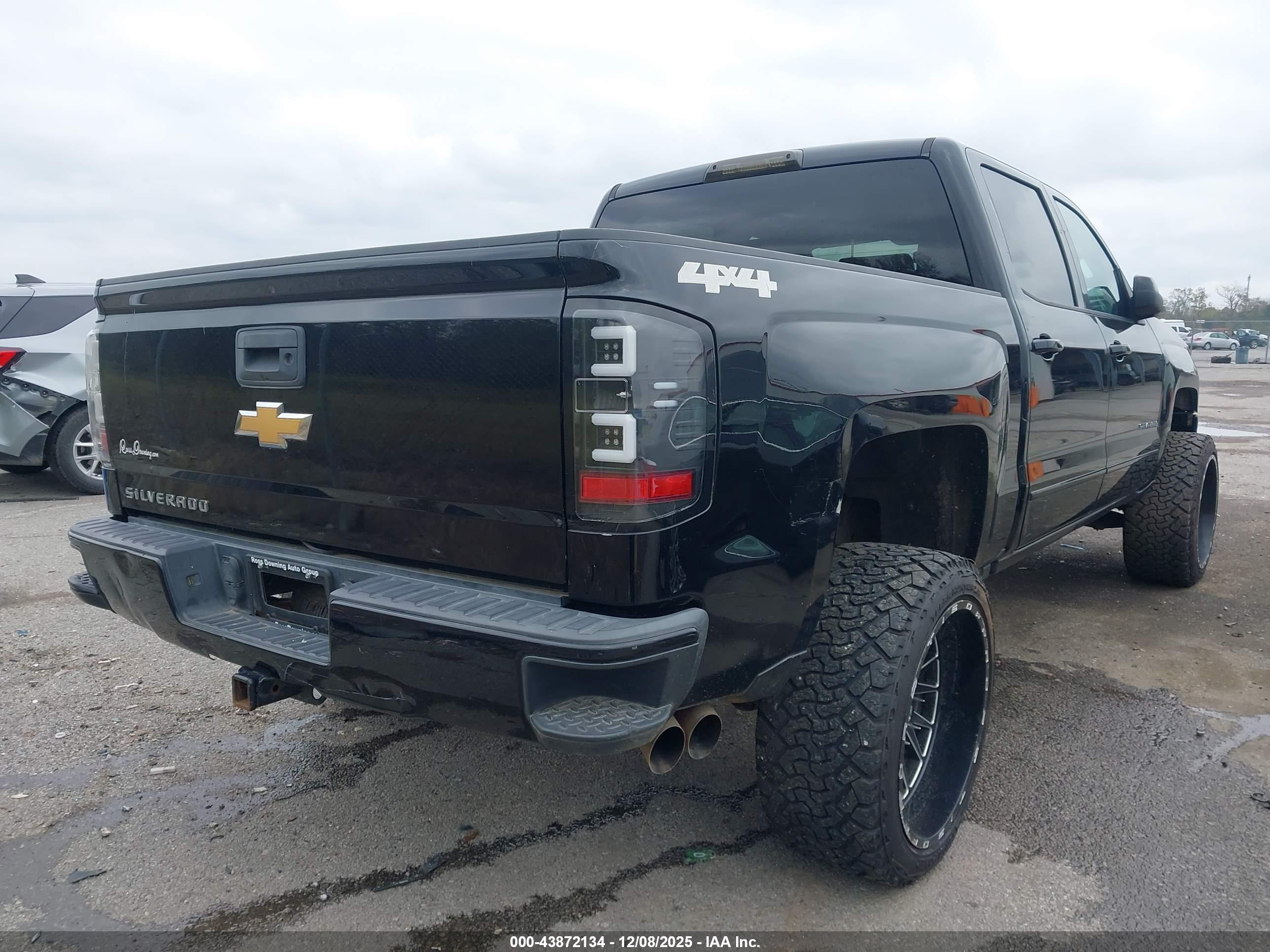CHEVROLET SILVERADO image 4