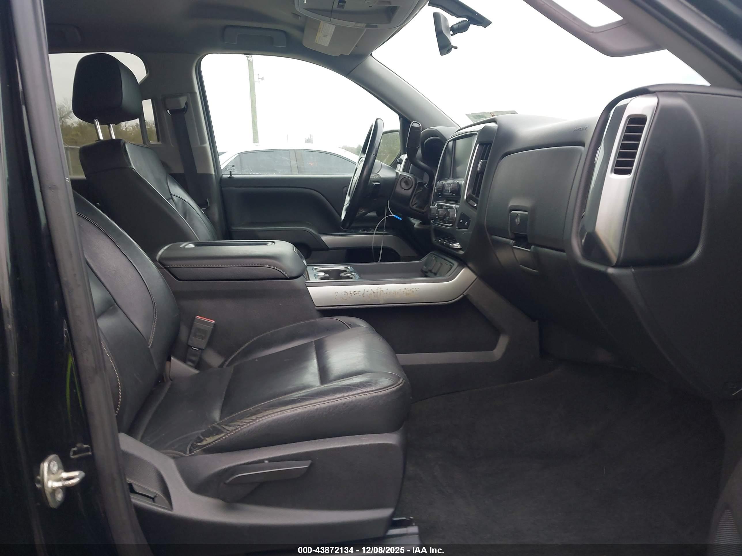 CHEVROLET SILVERADO image 5