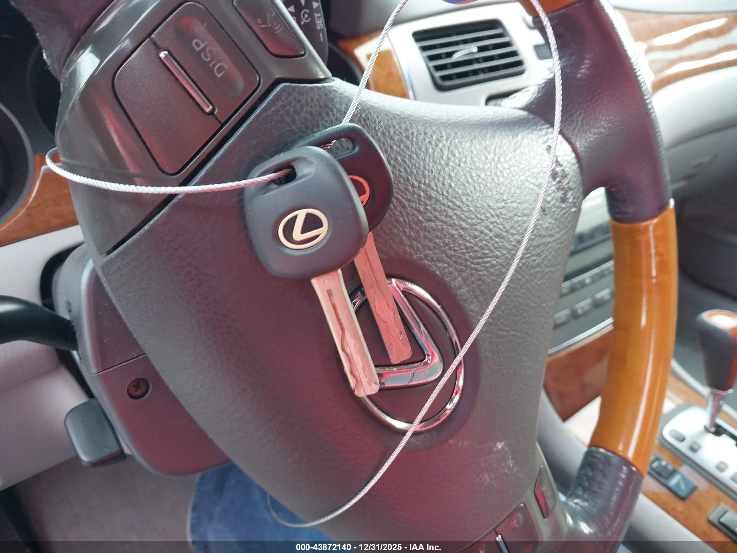 LEXUS ES image 11