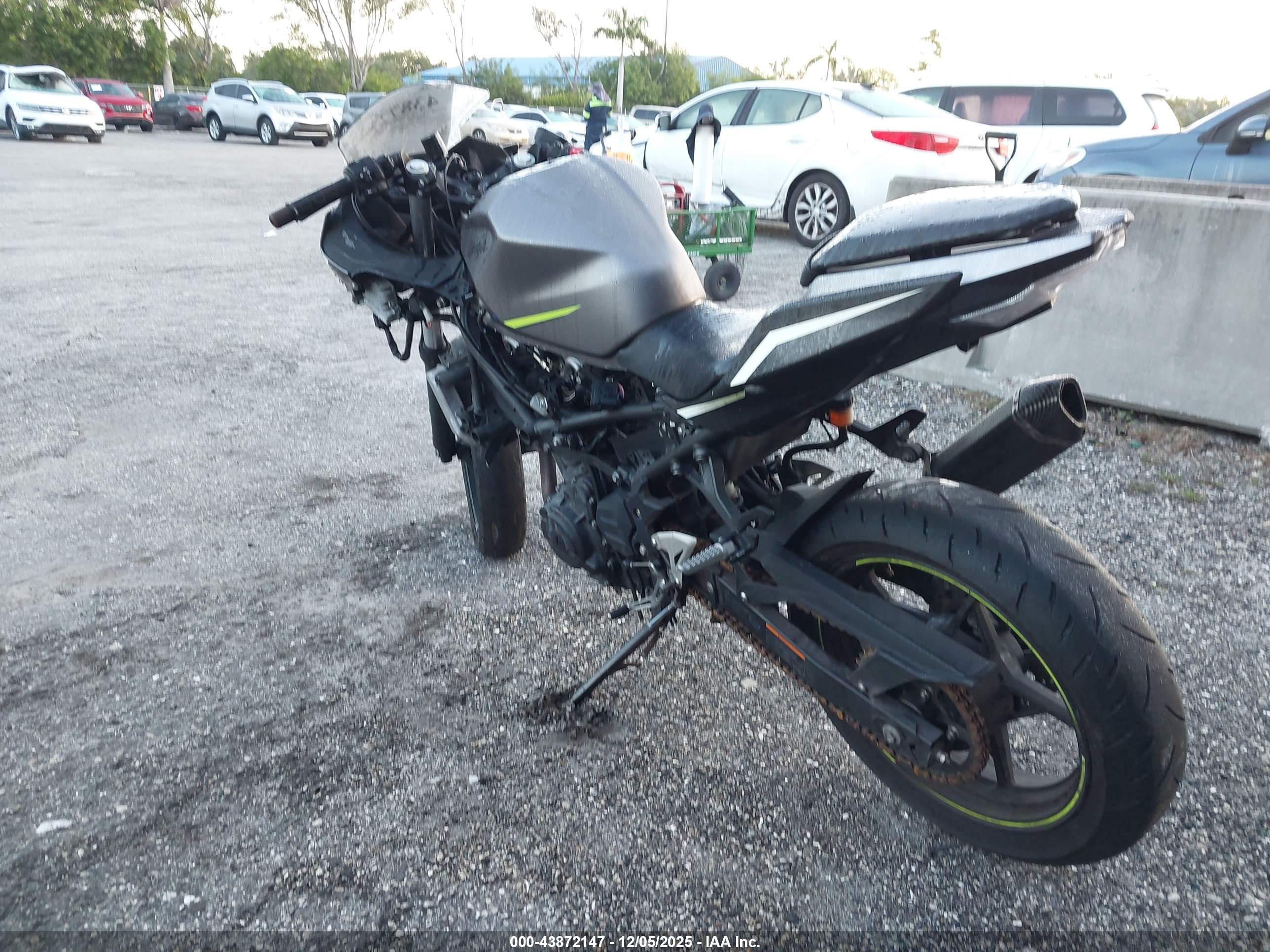 KAWASAKI EX400 image 3