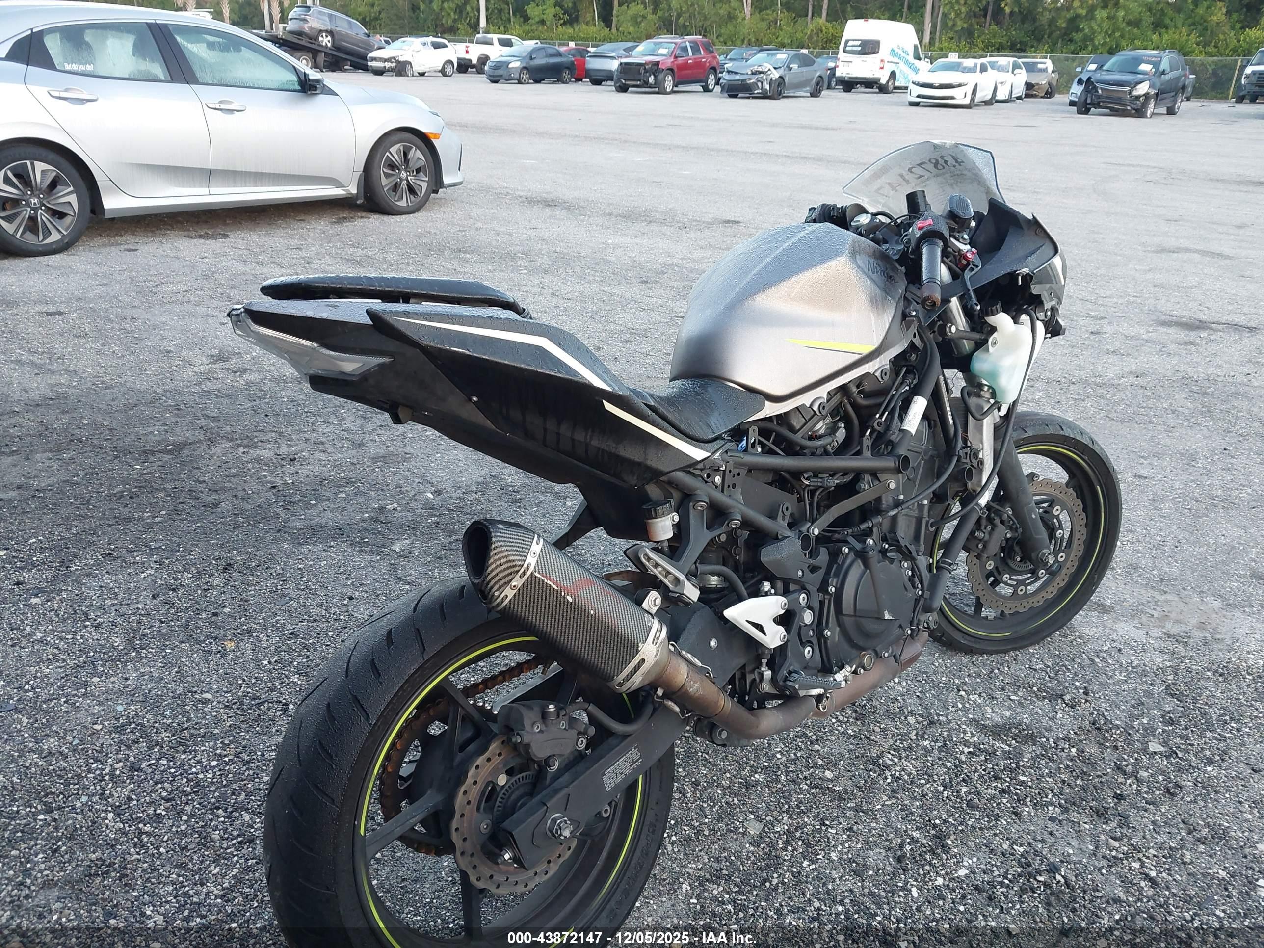 KAWASAKI EX400 image 4