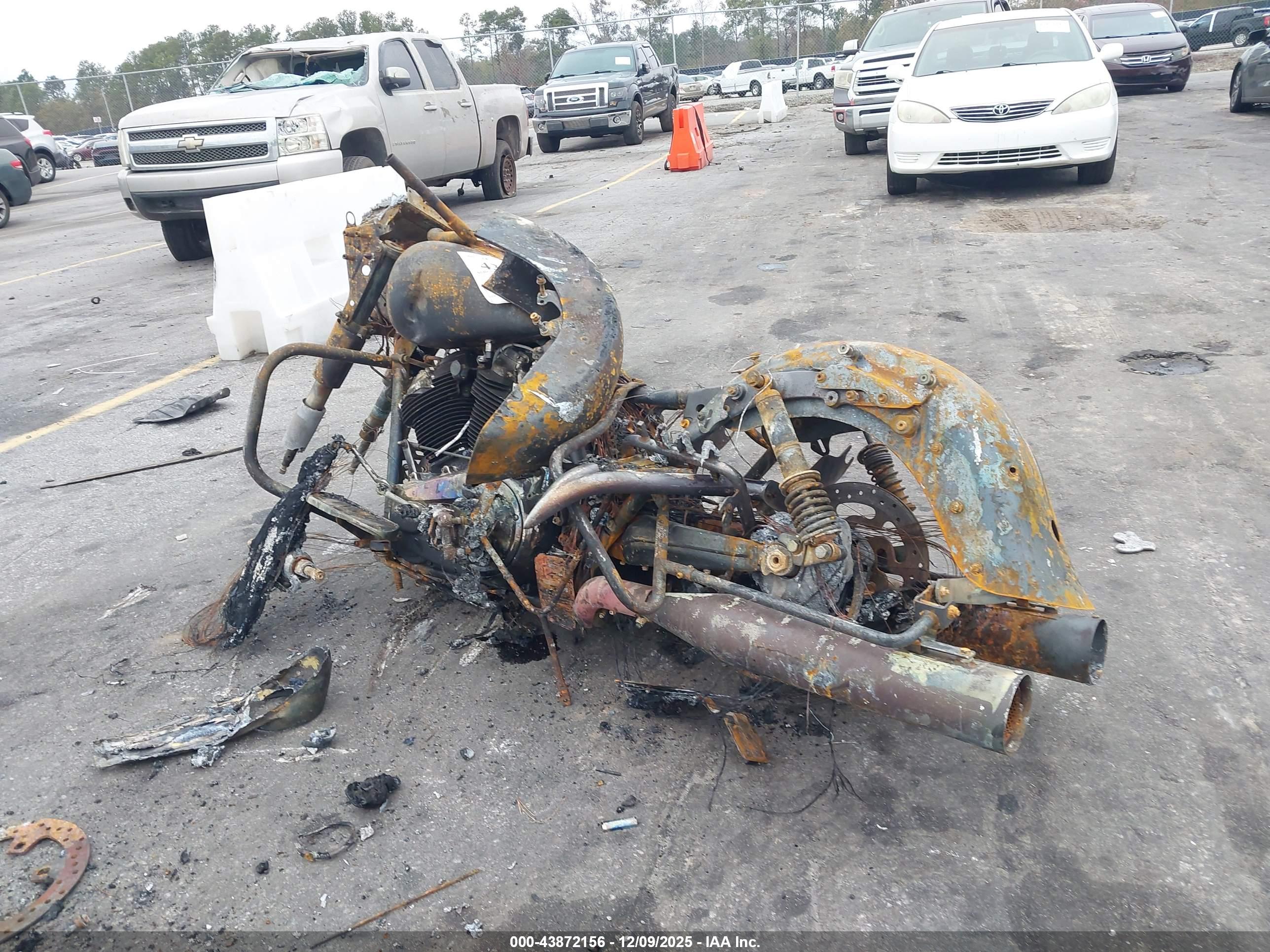 HARLEY-DAVIDSON FLHXS image 3