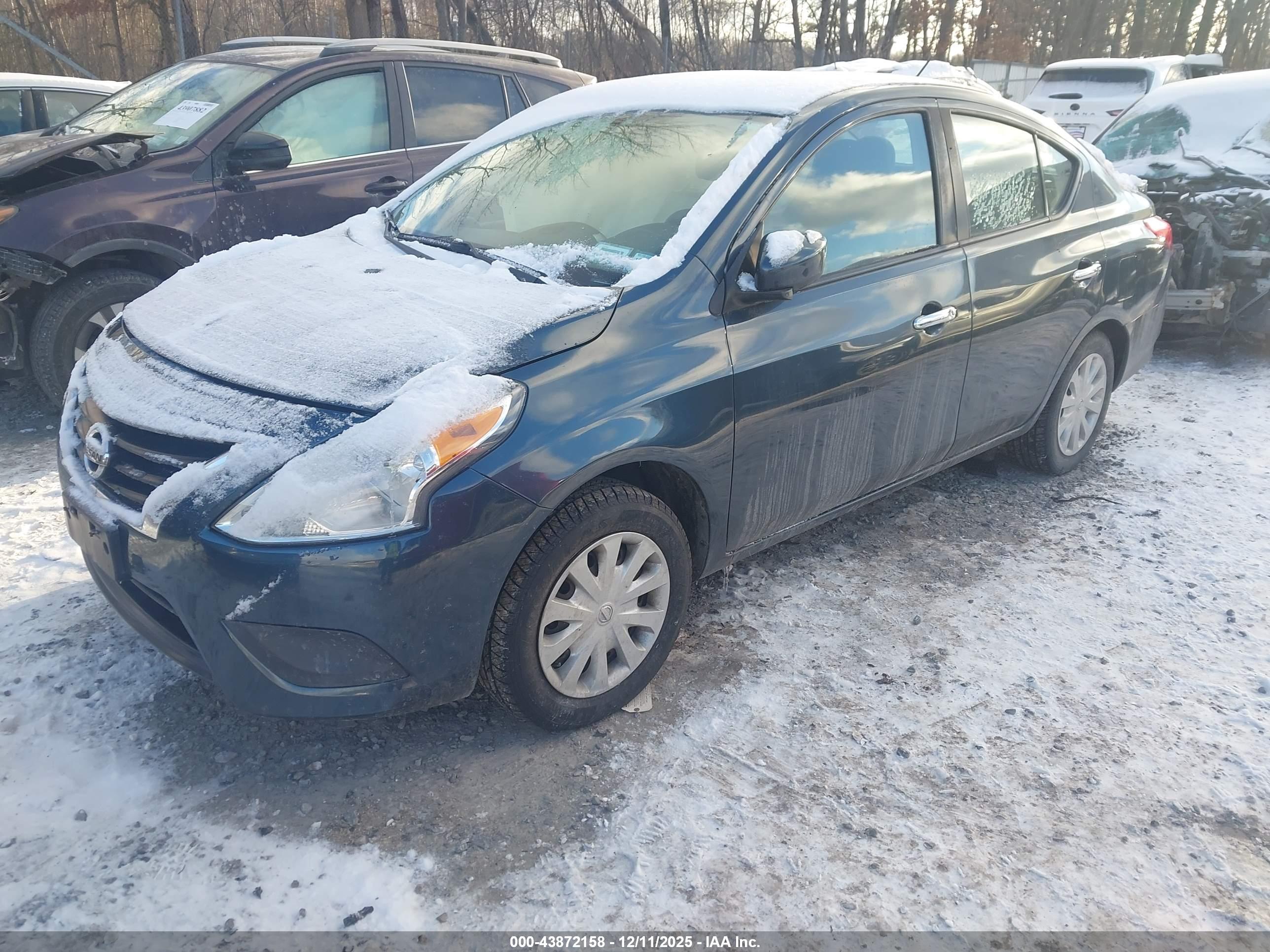NISSAN VERSA image 2