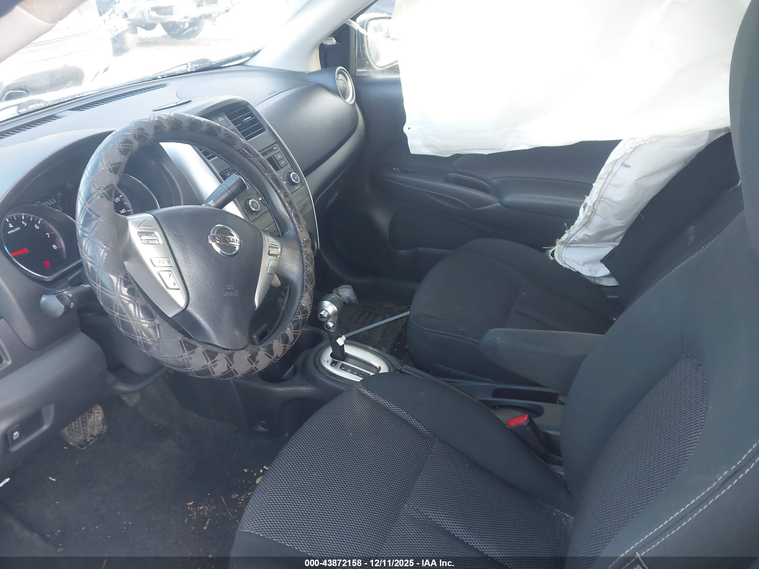 NISSAN VERSA image 5