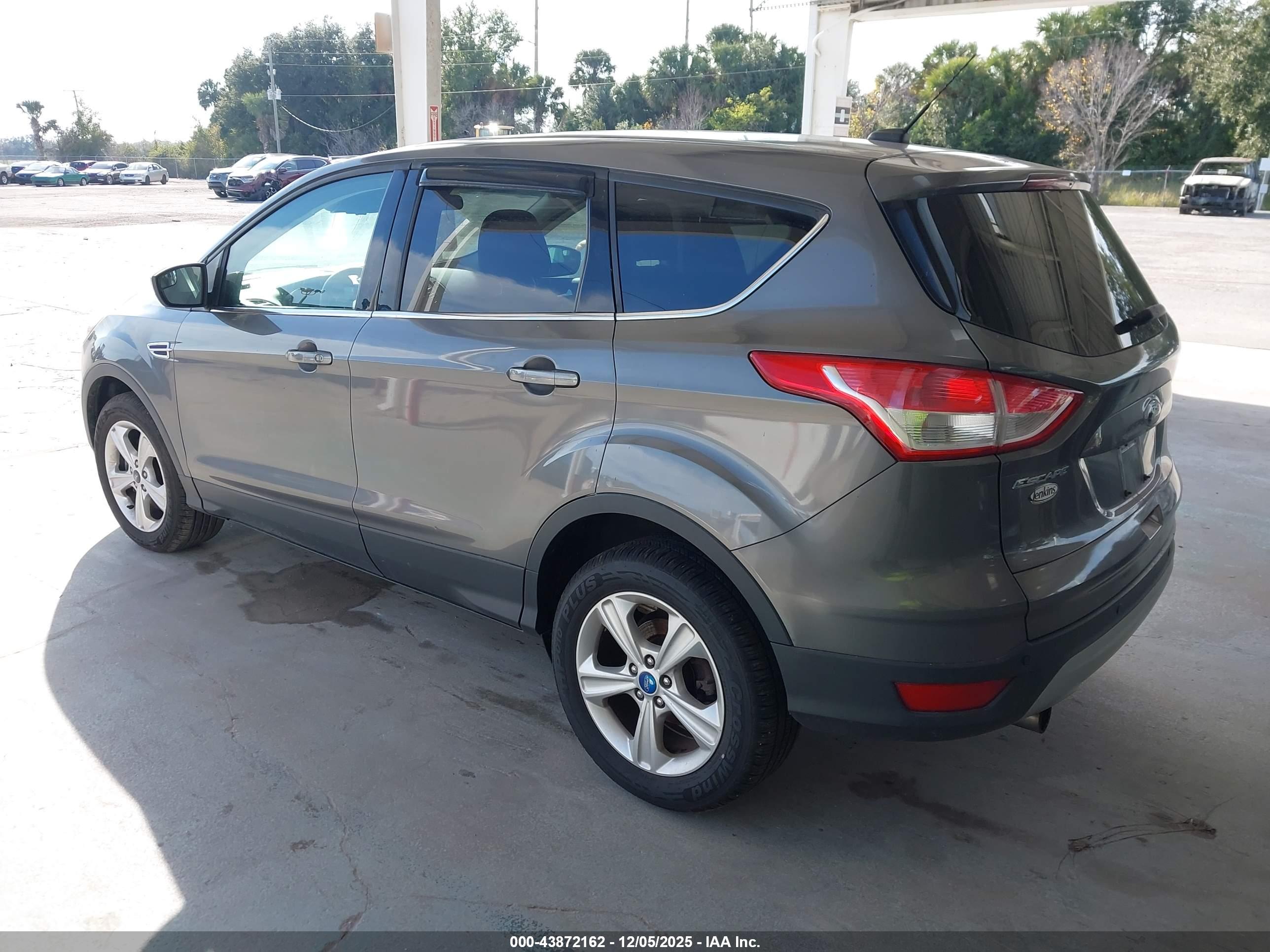 FORD ESCAPE image 3