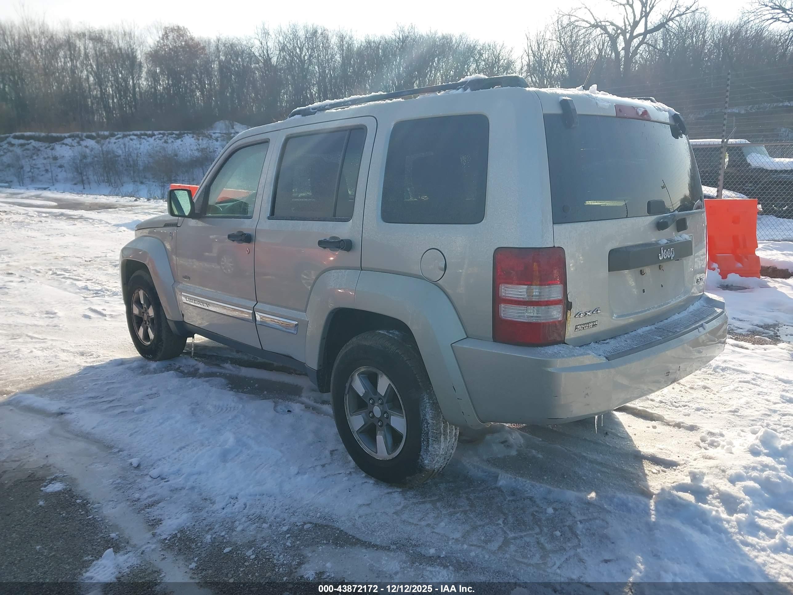 JEEP LIBERTY image 3