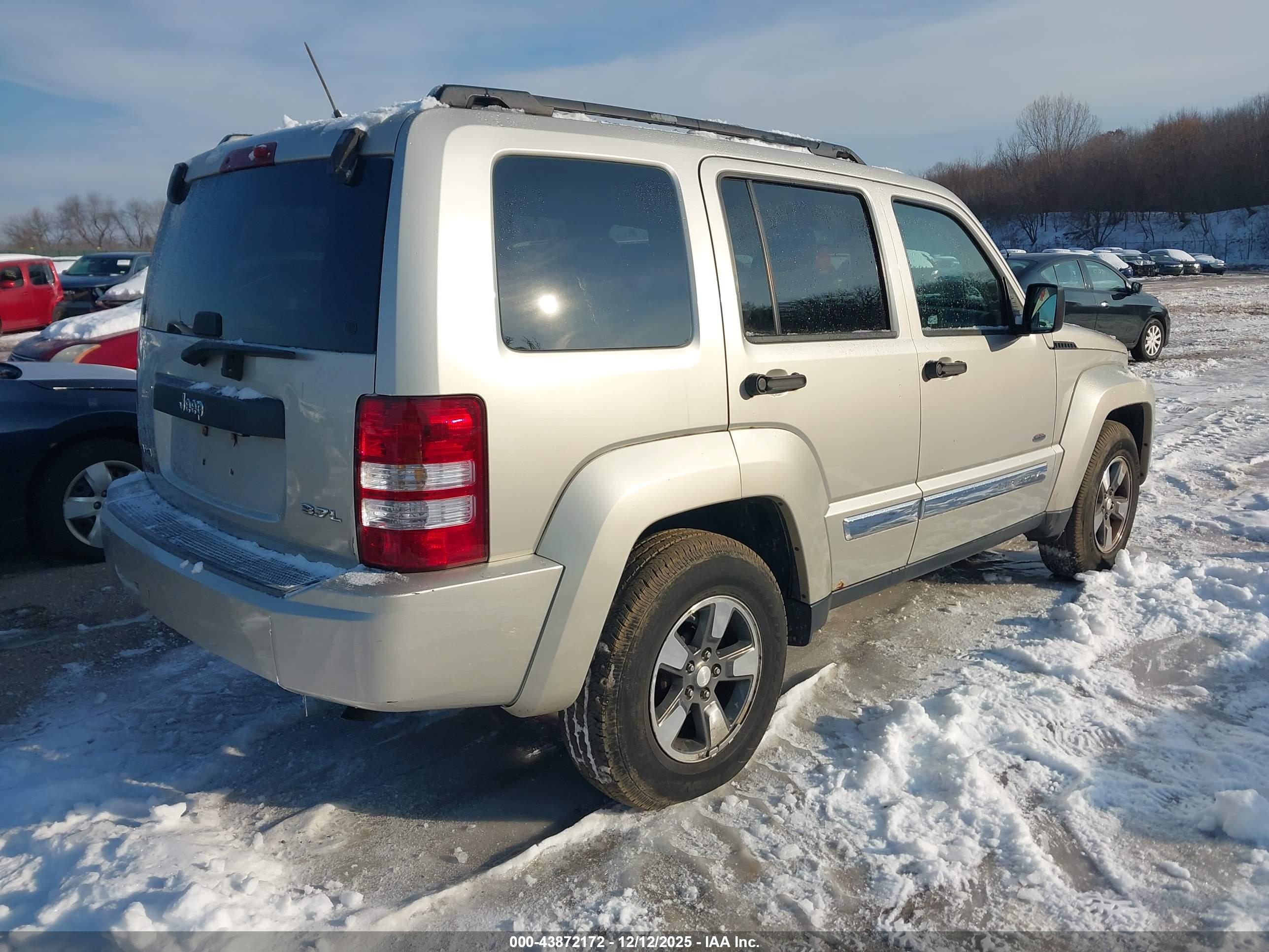 JEEP LIBERTY image 4