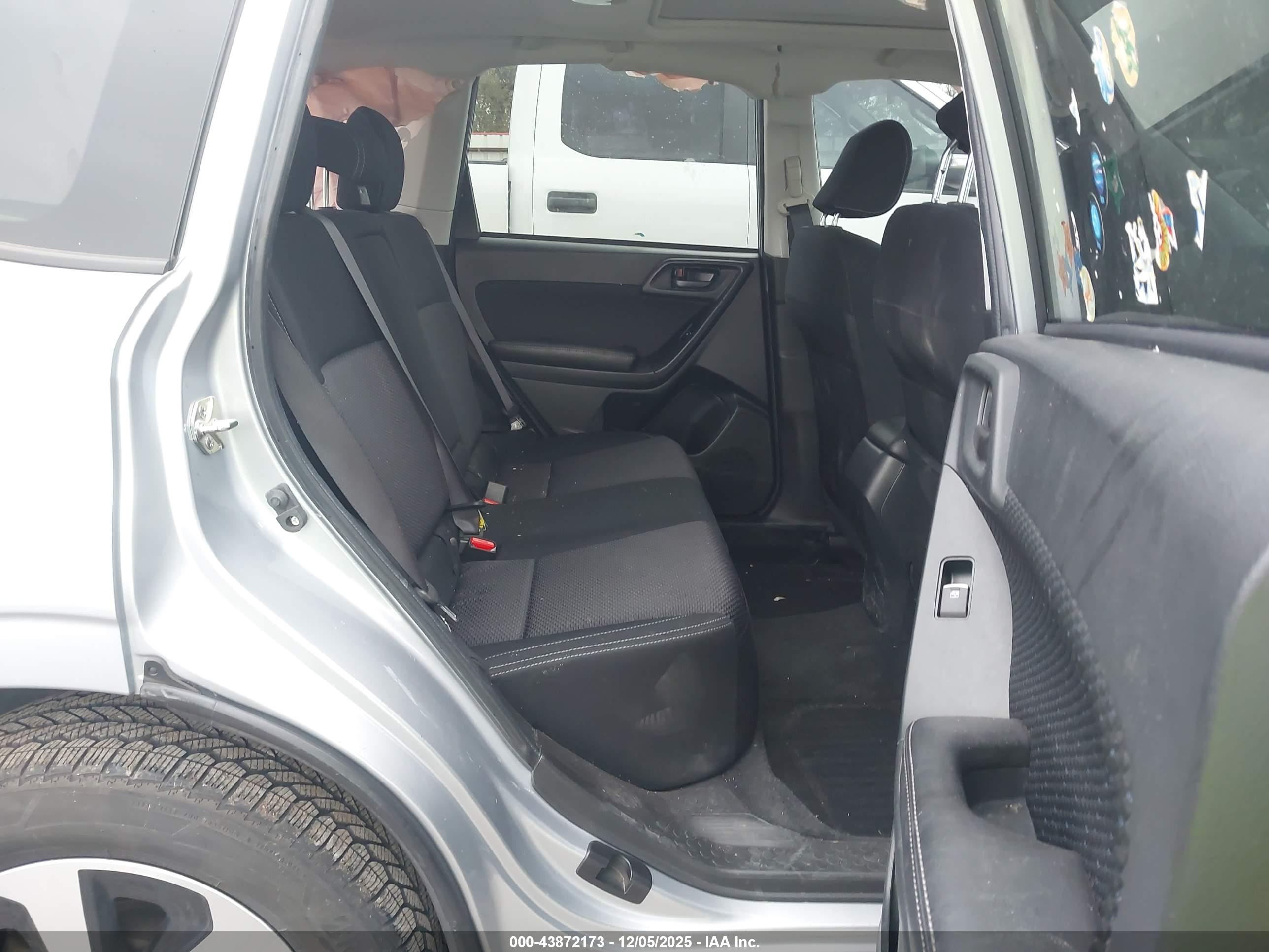 SUBARU FORESTER image 8