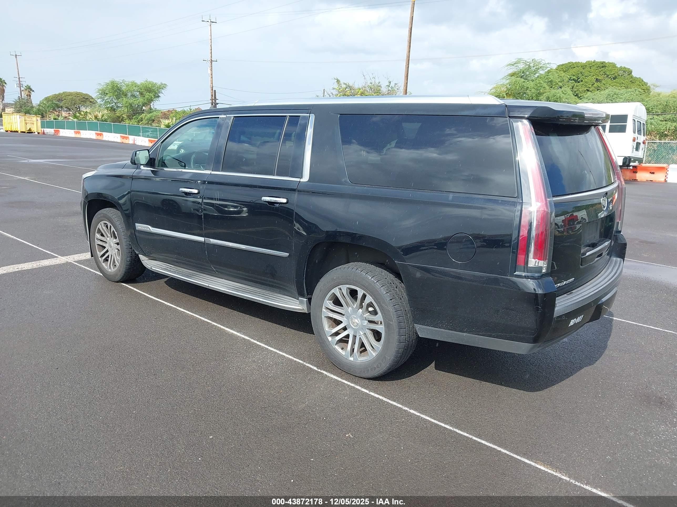 CADILLAC ESCALADE image 3