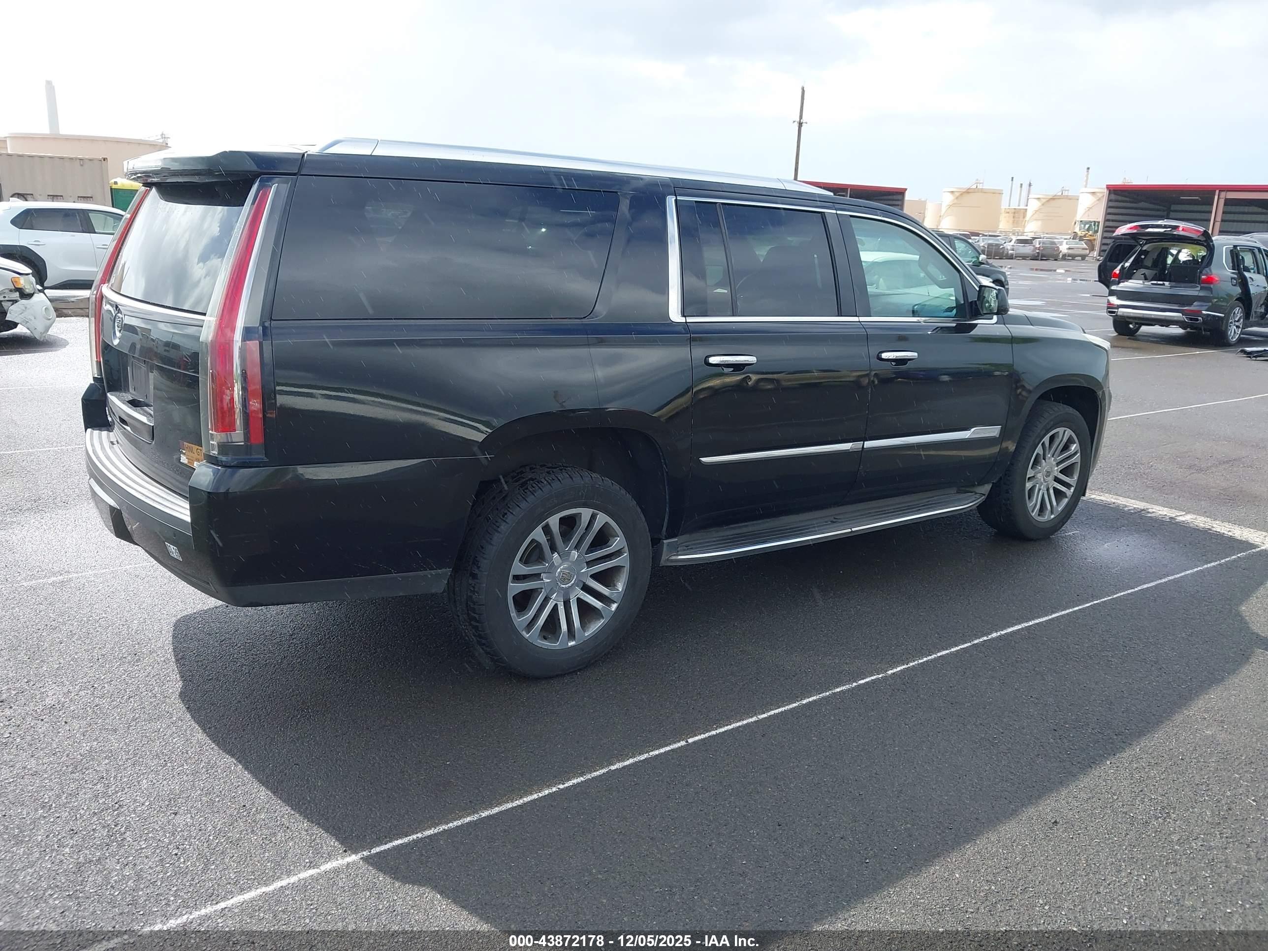 CADILLAC ESCALADE image 4