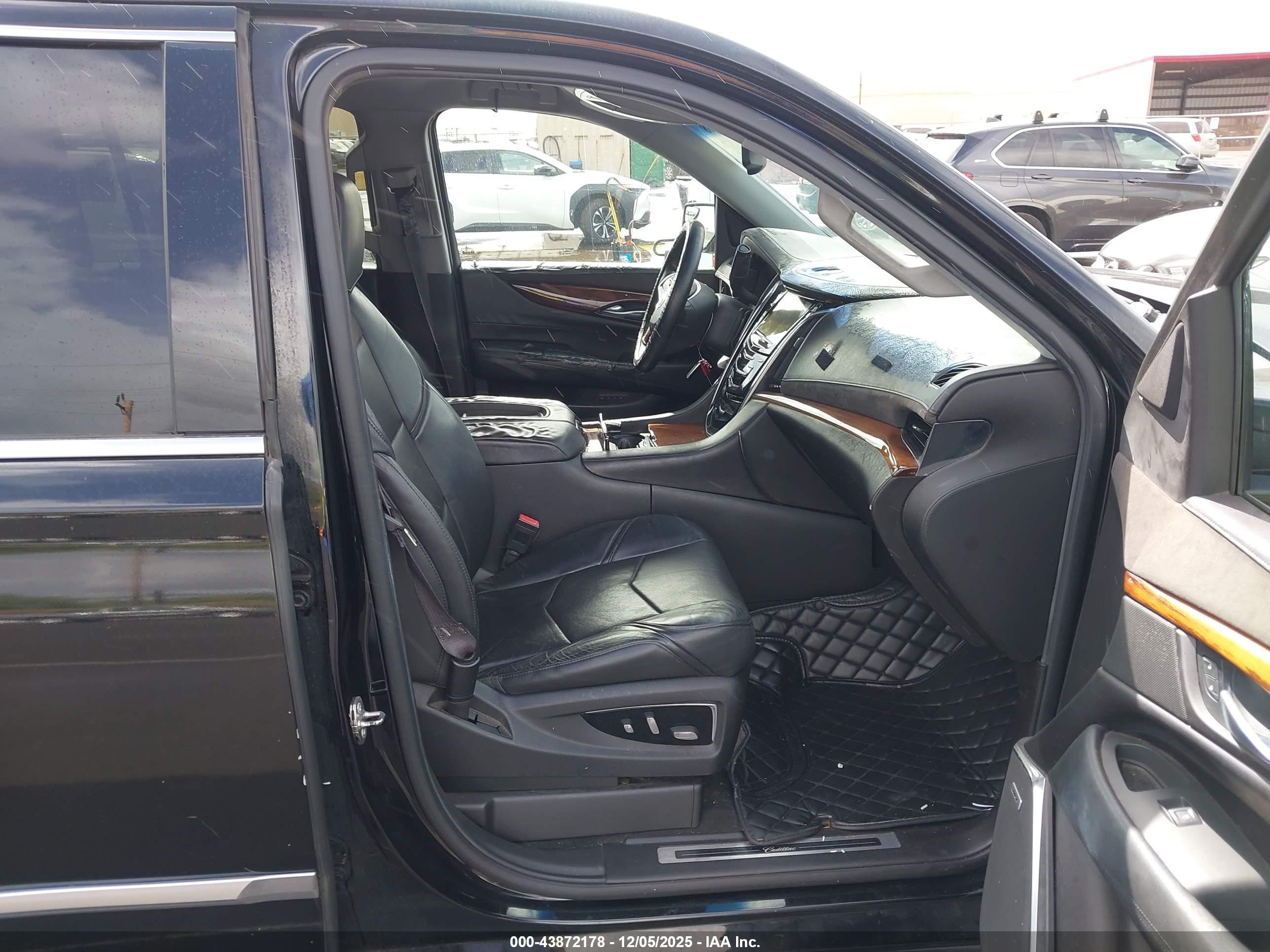 CADILLAC ESCALADE image 5