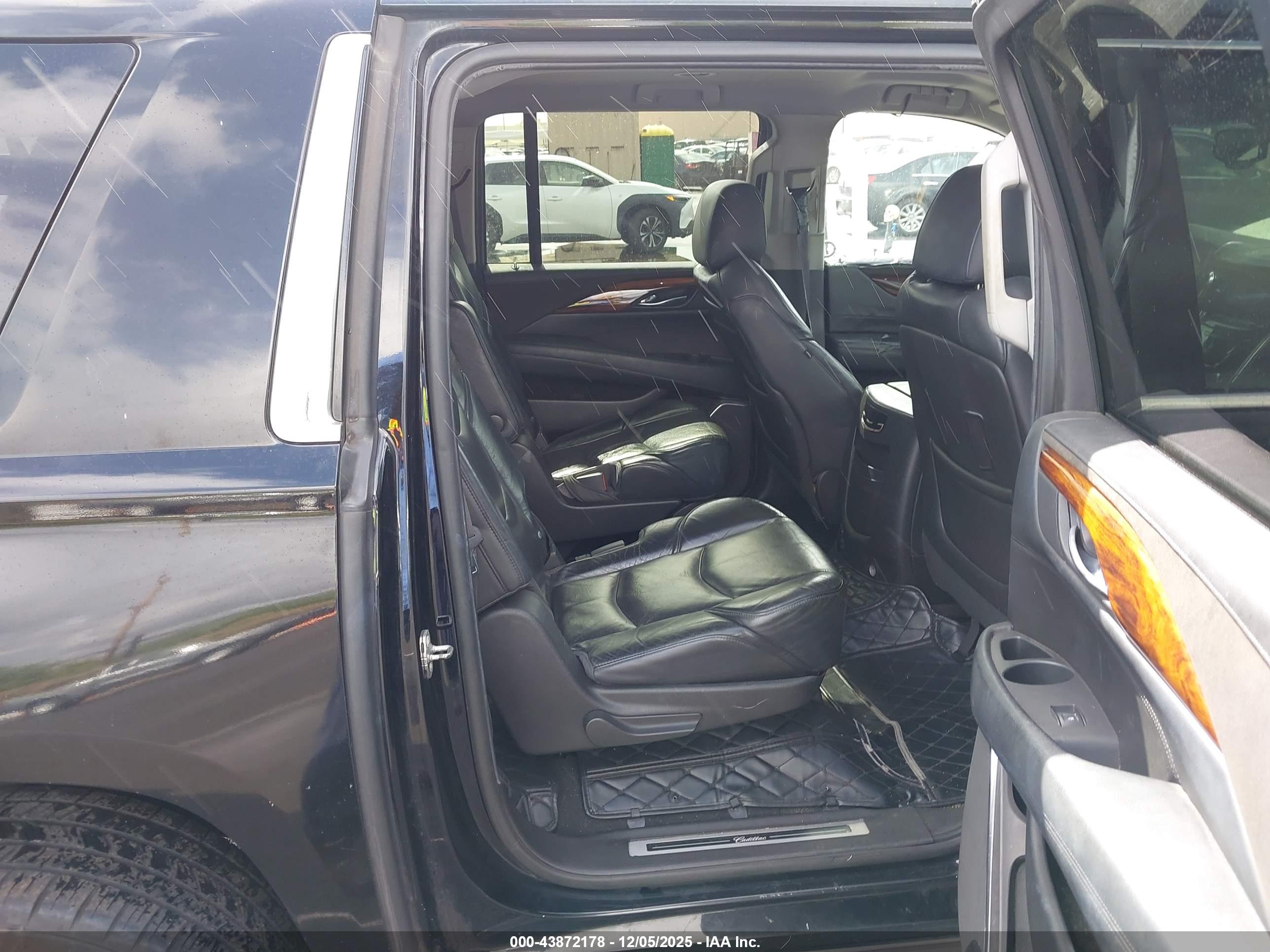 CADILLAC ESCALADE image 8