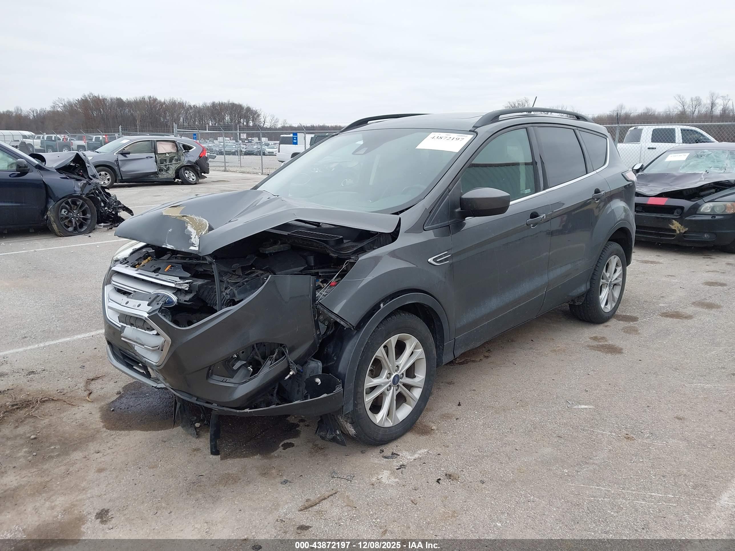 FORD ESCAPE image 2