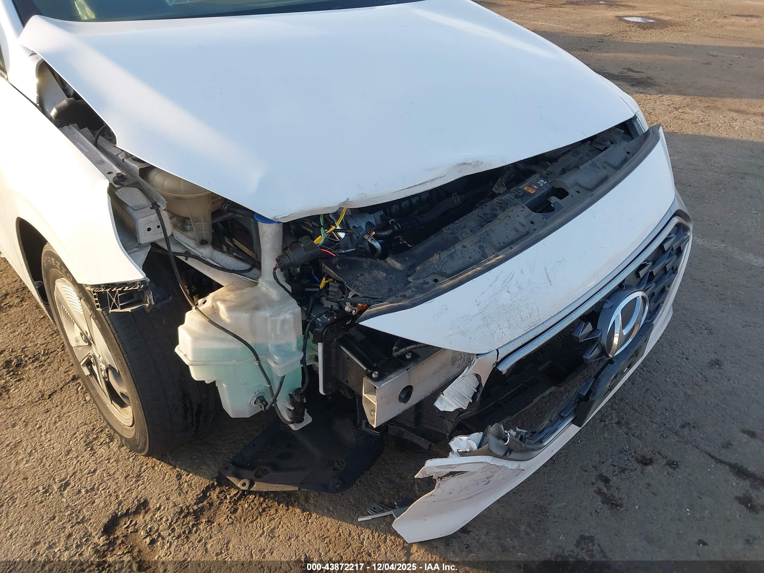 HYUNDAI IONIQ image 6
