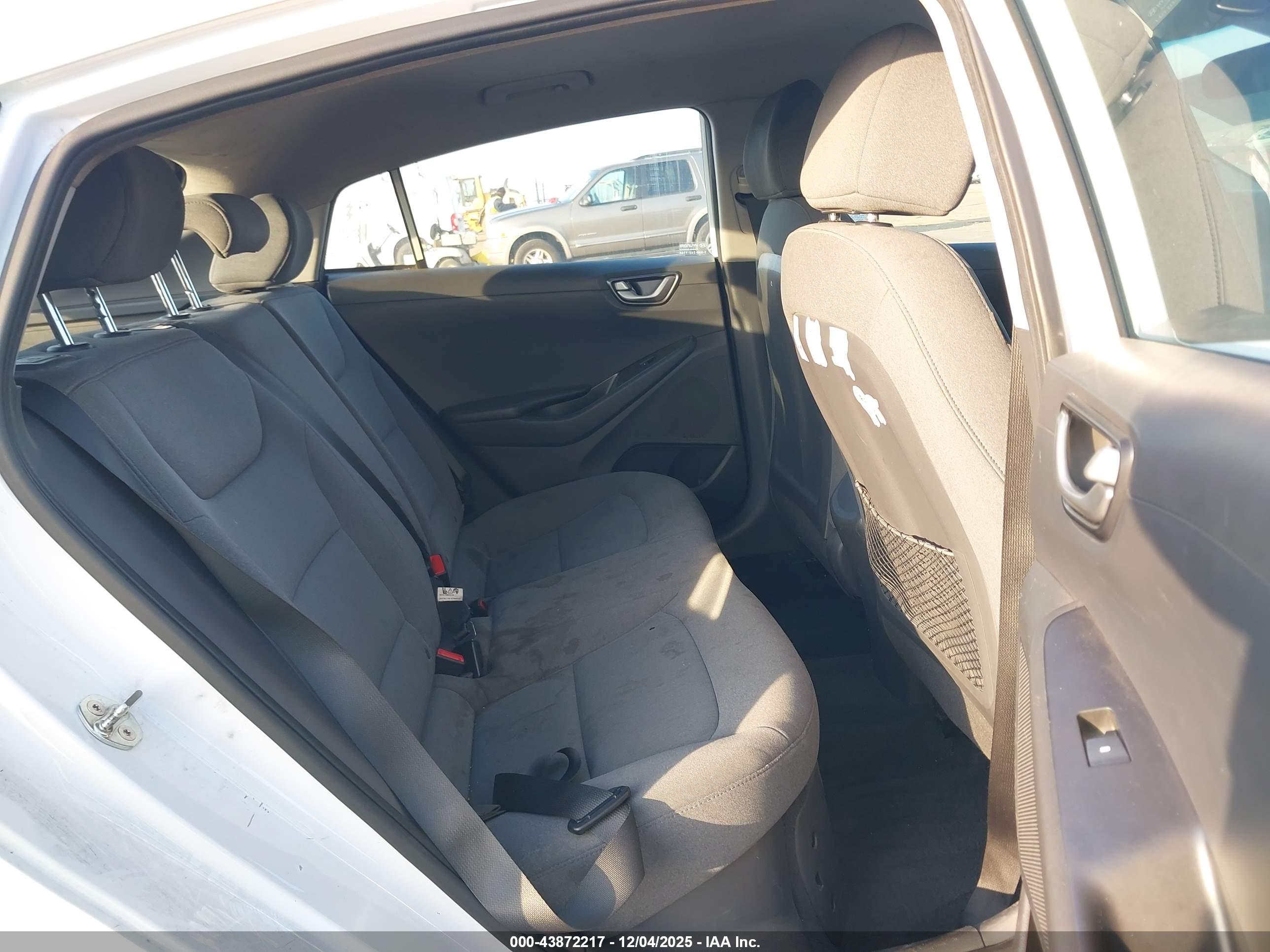 HYUNDAI IONIQ image 8