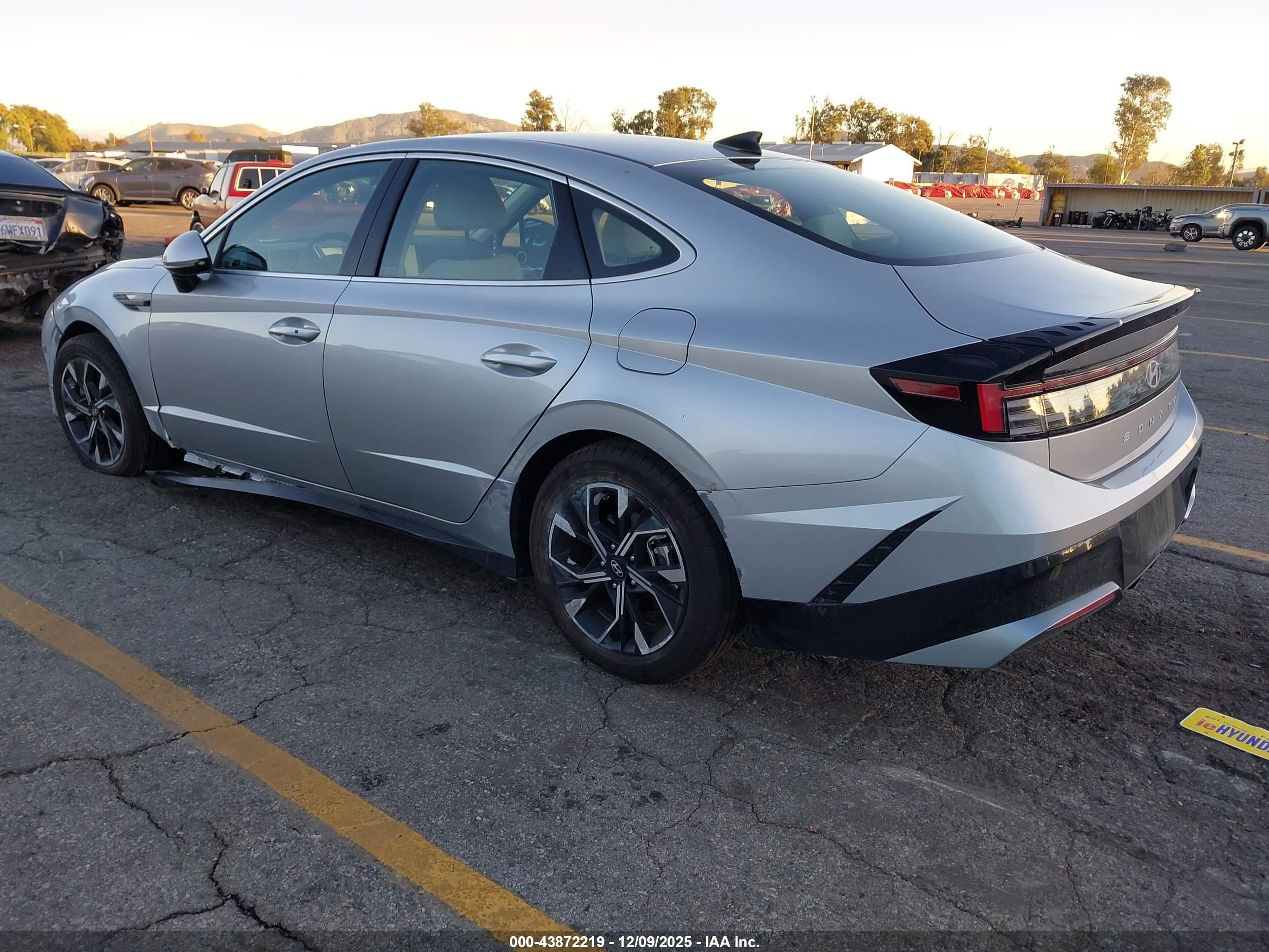 HYUNDAI SONATA image 3