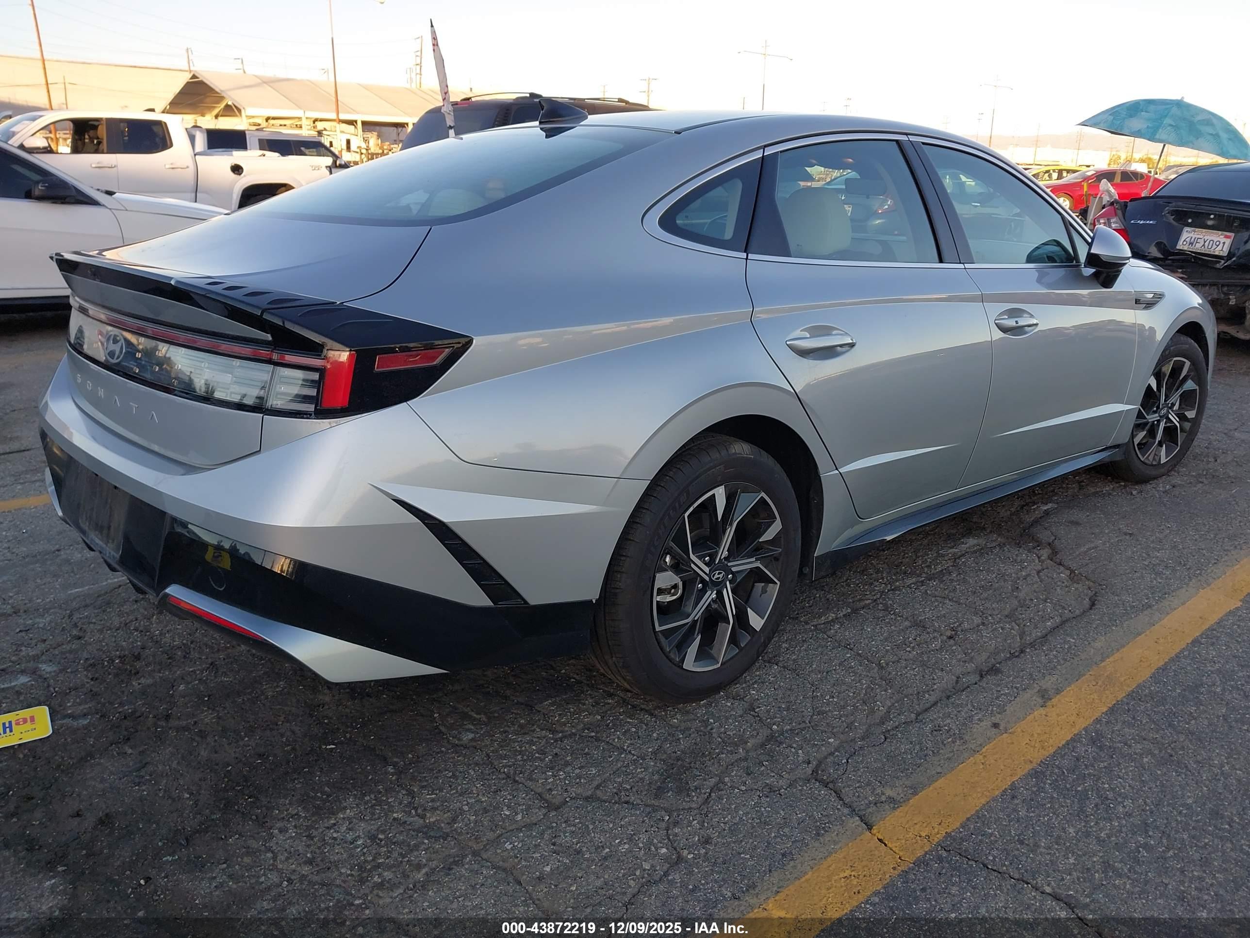 HYUNDAI SONATA image 4