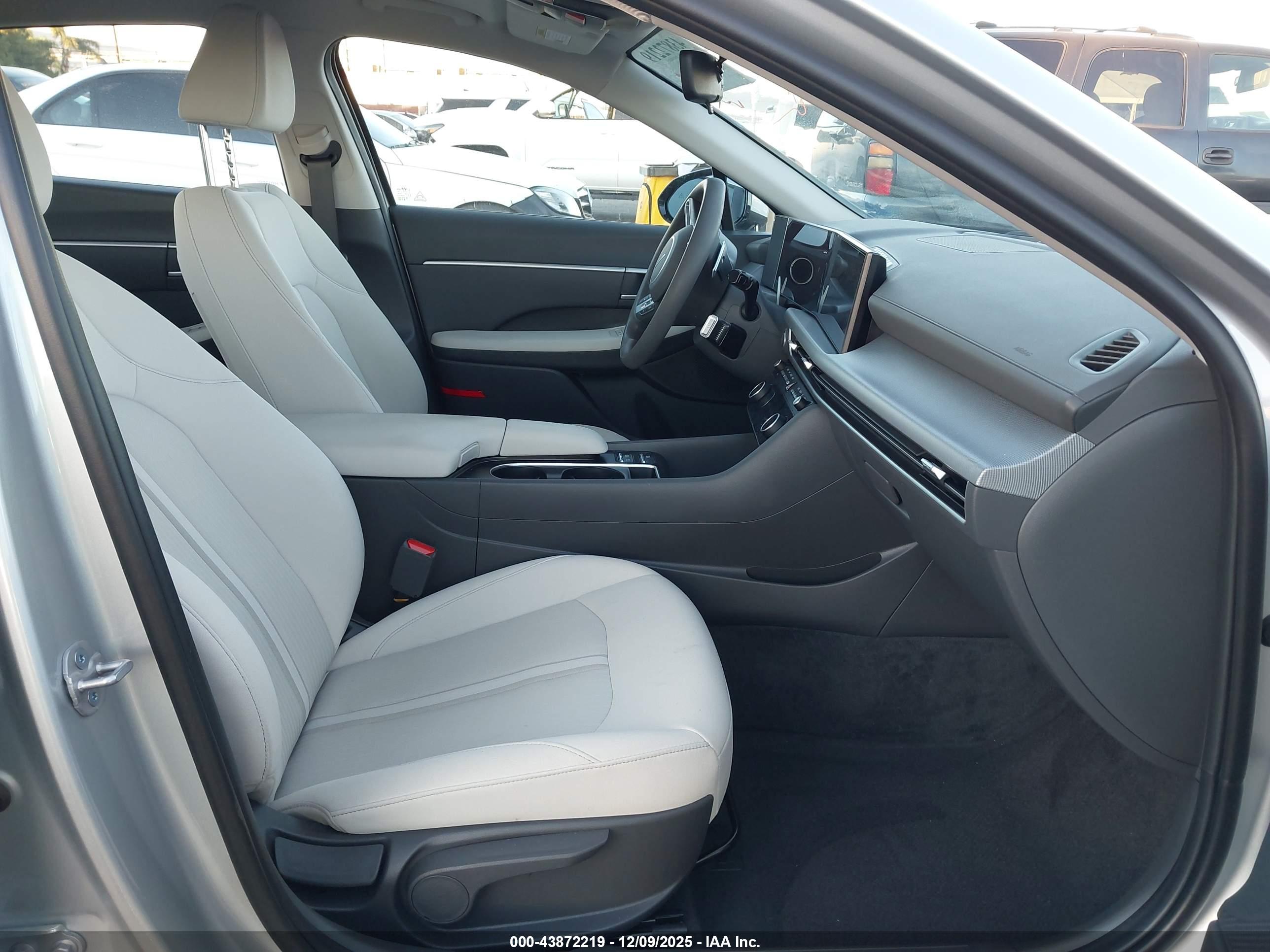 HYUNDAI SONATA image 5