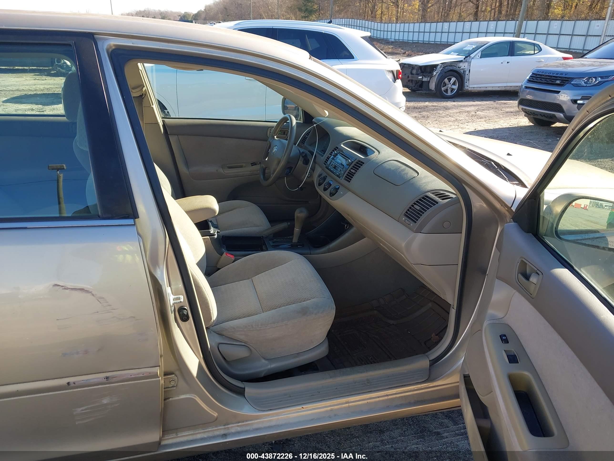TOYOTA CAMRY image 5
