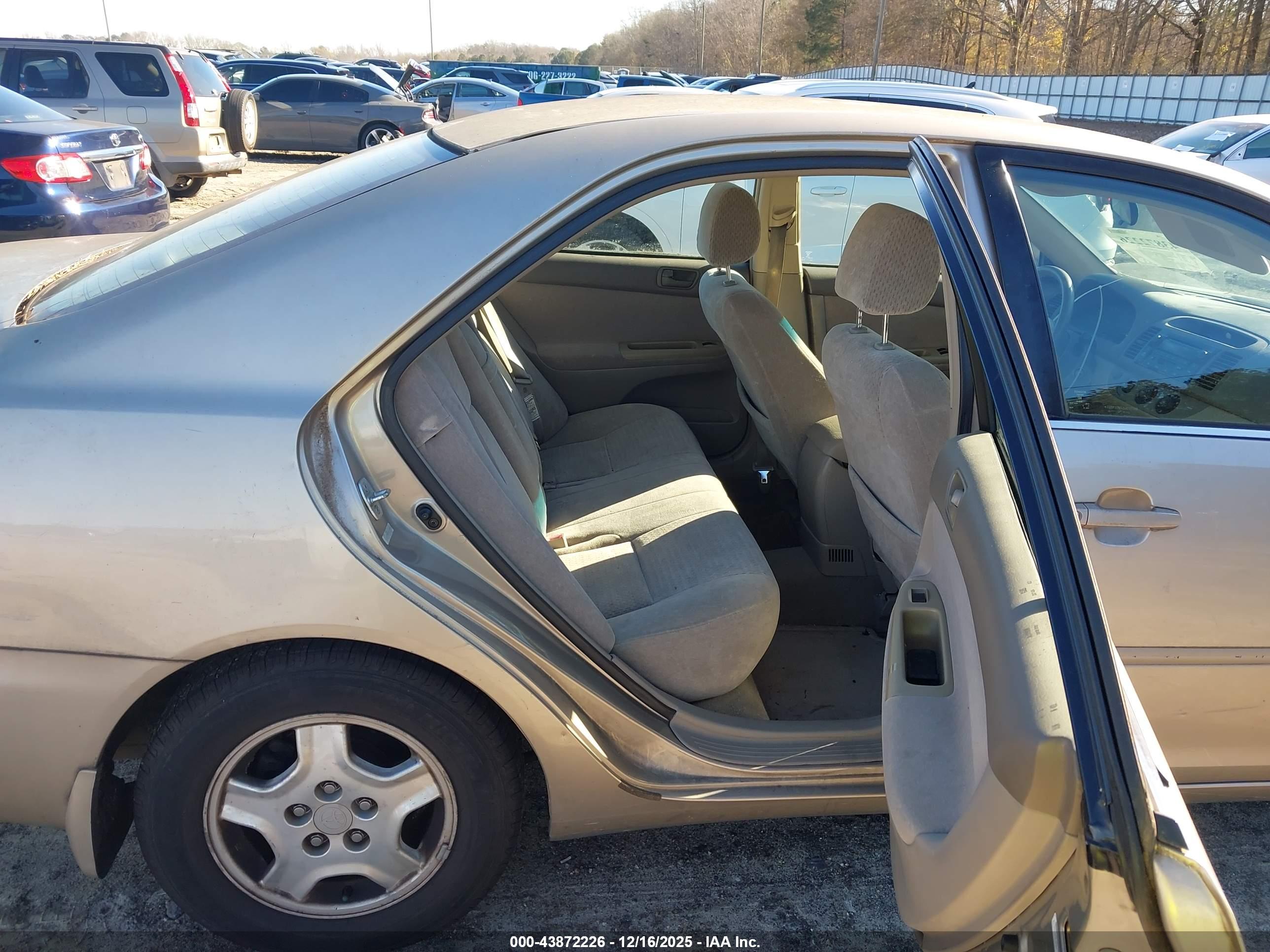 TOYOTA CAMRY image 8