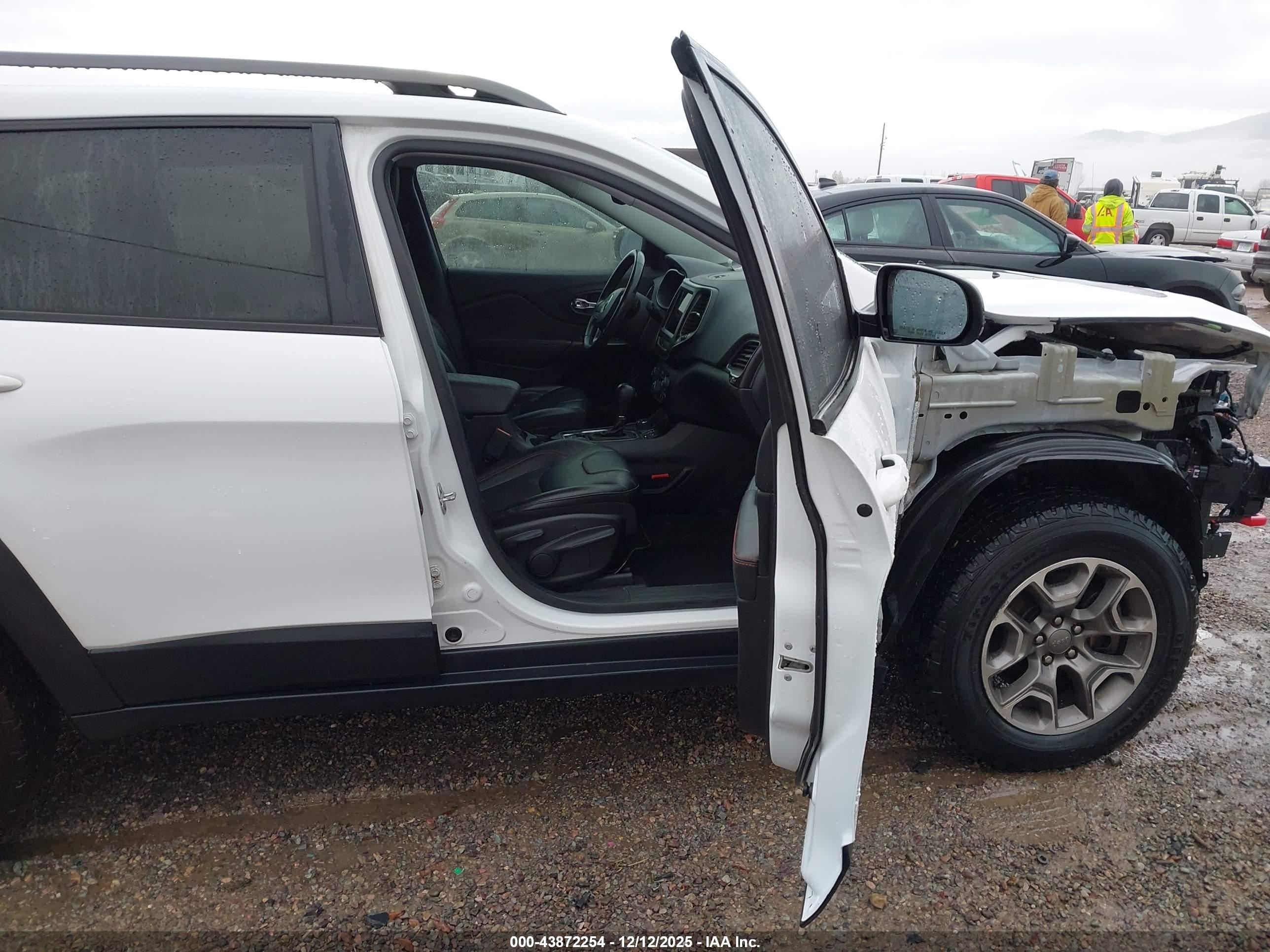 JEEP CHEROKEE image 5