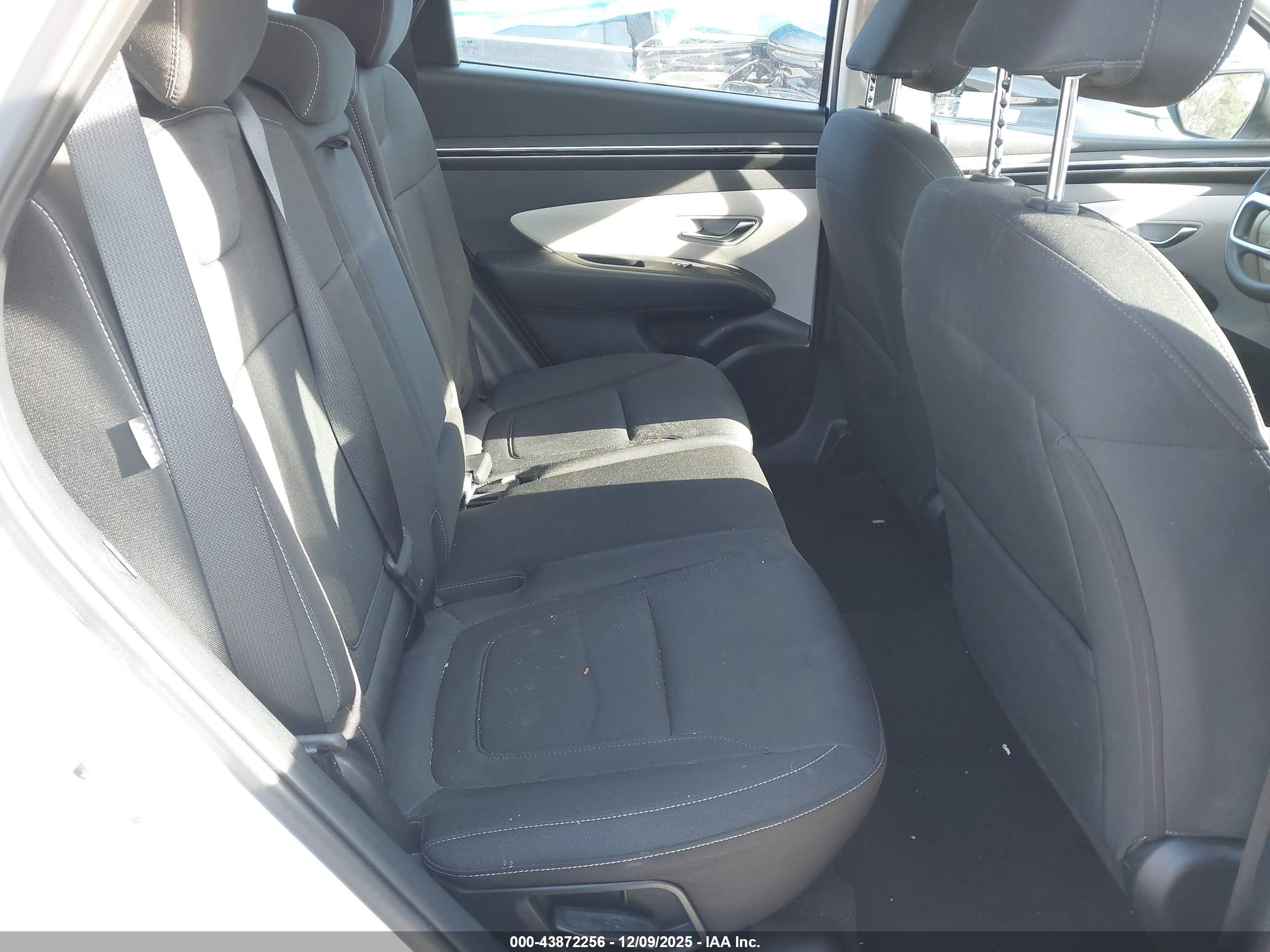 HYUNDAI TUCSON image 8