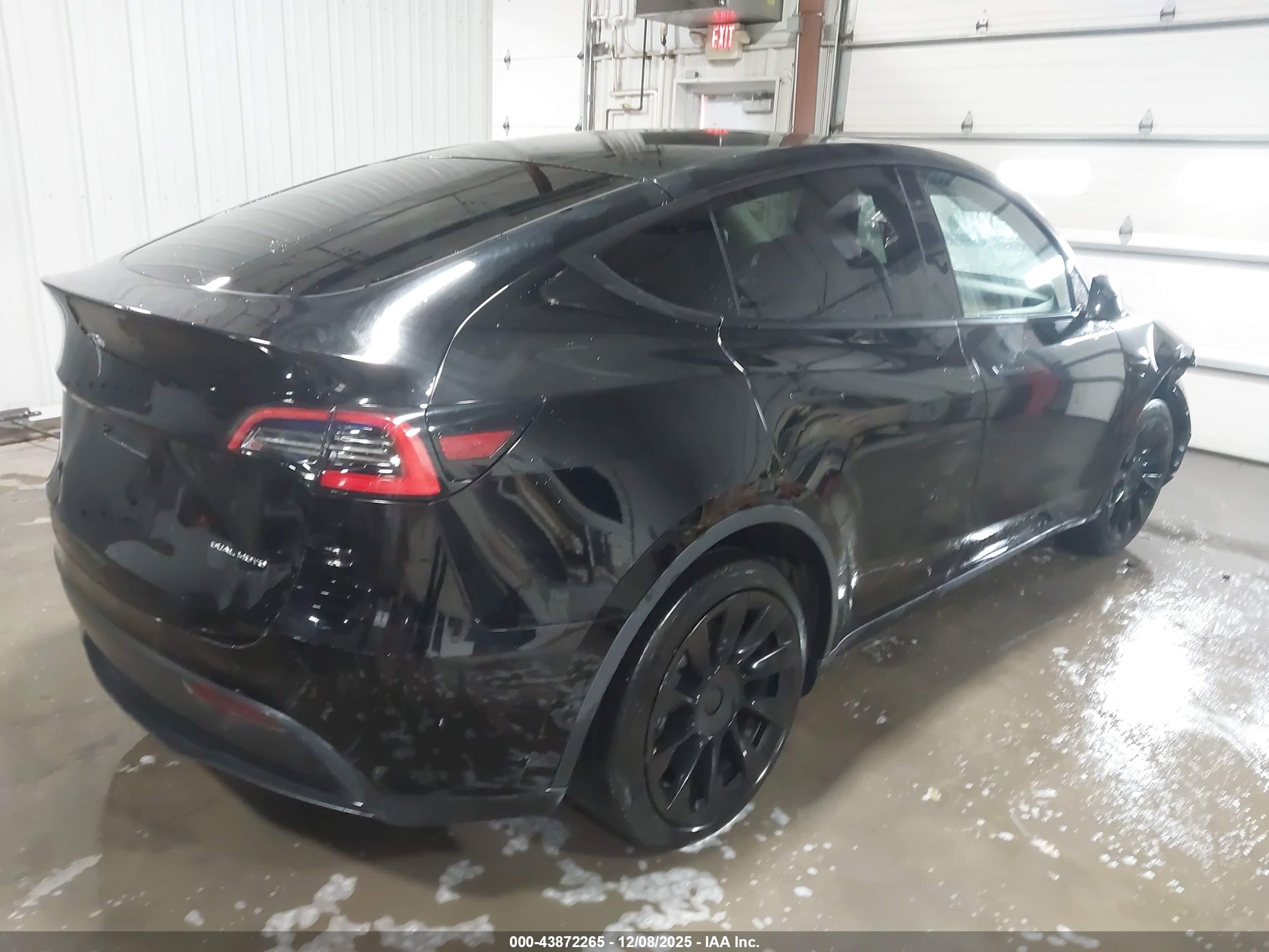 TESLA MODEL image 4