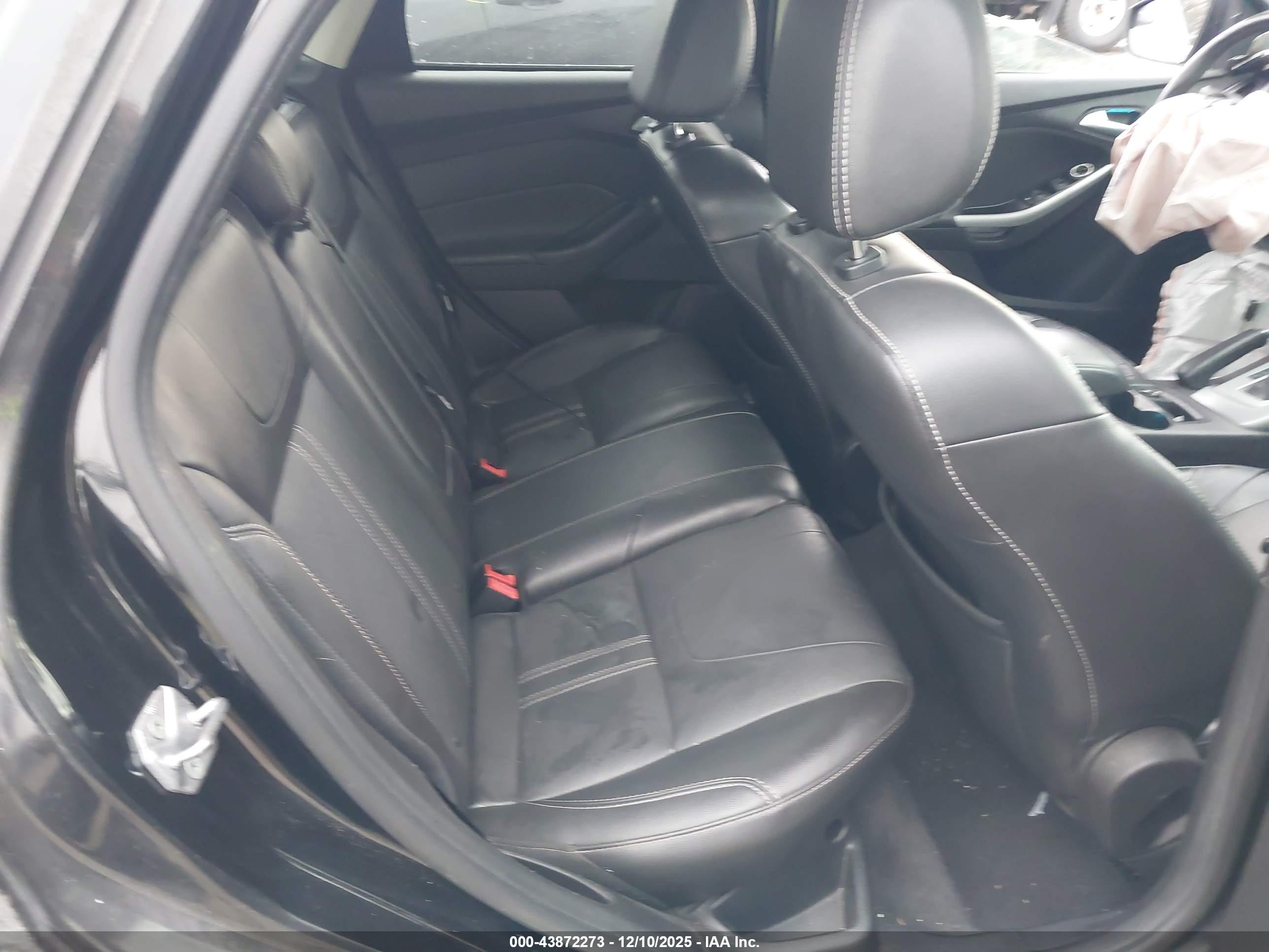 FORD FOCUS image 8
