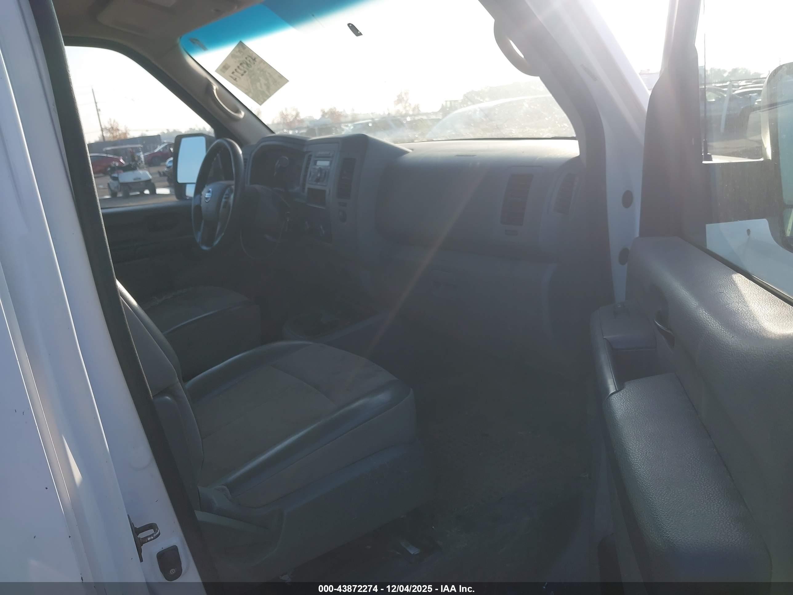NISSAN NV image 5