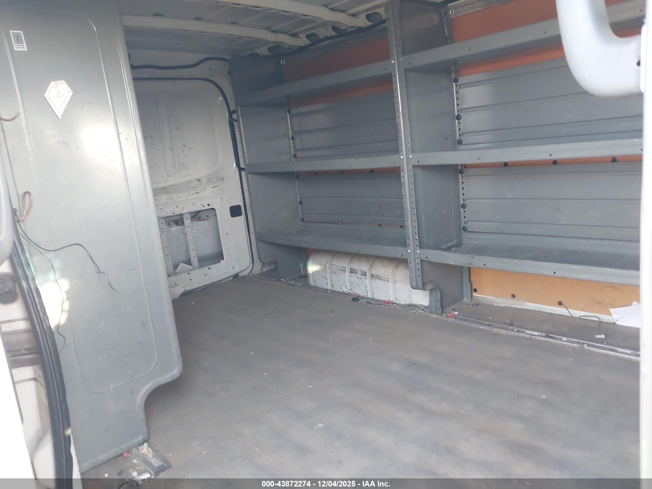 NISSAN NV image 8