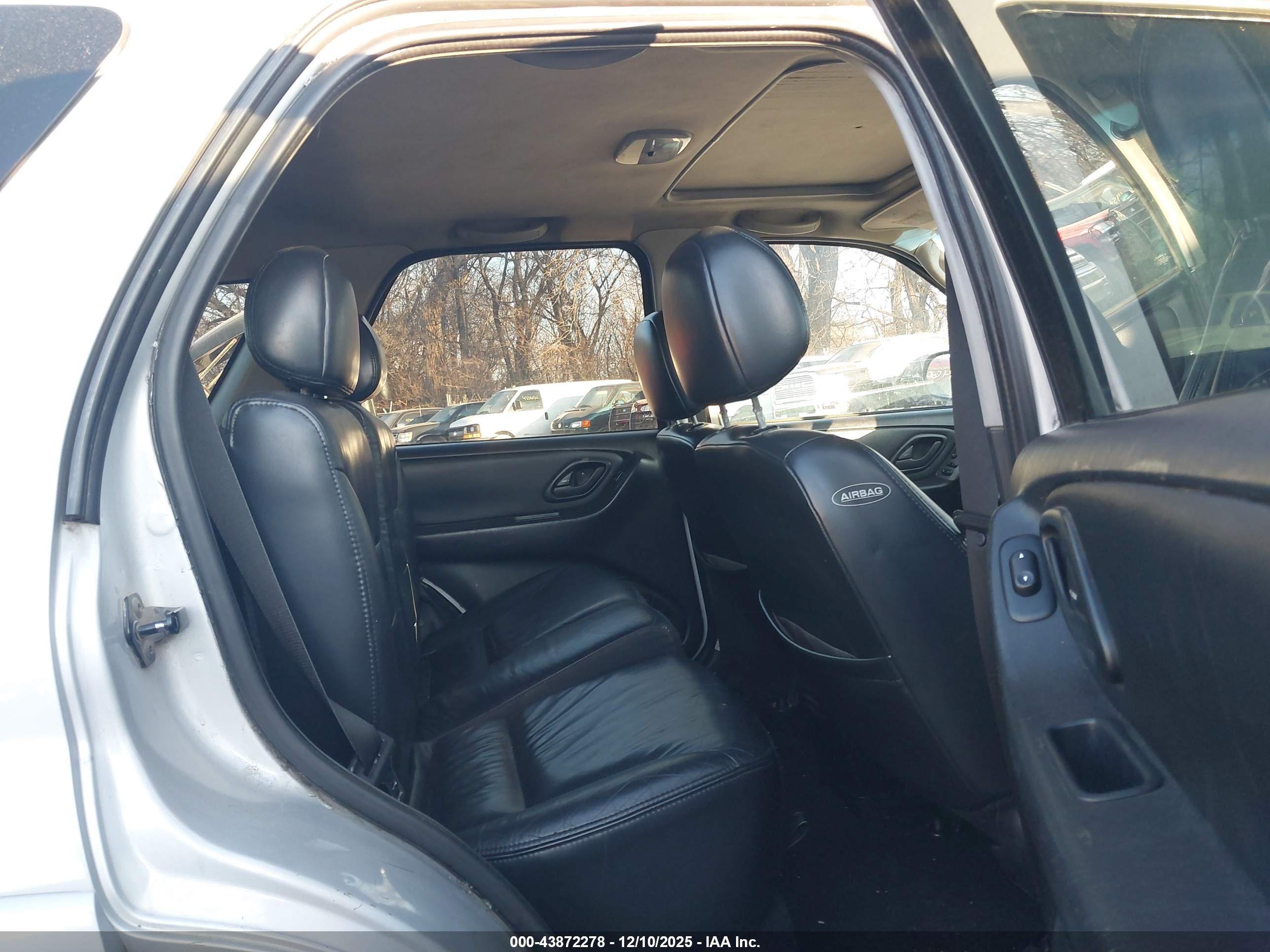FORD ESCAPE image 8