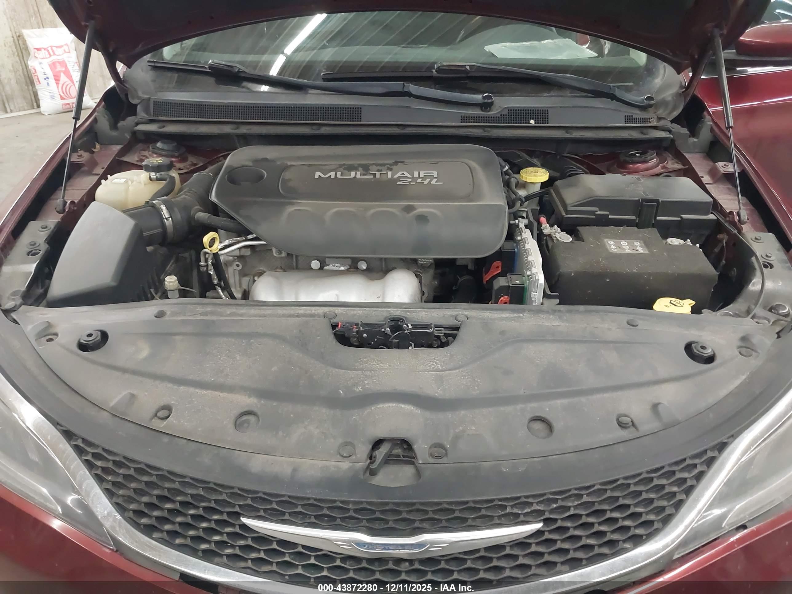 CHRYSLER 200 image 10