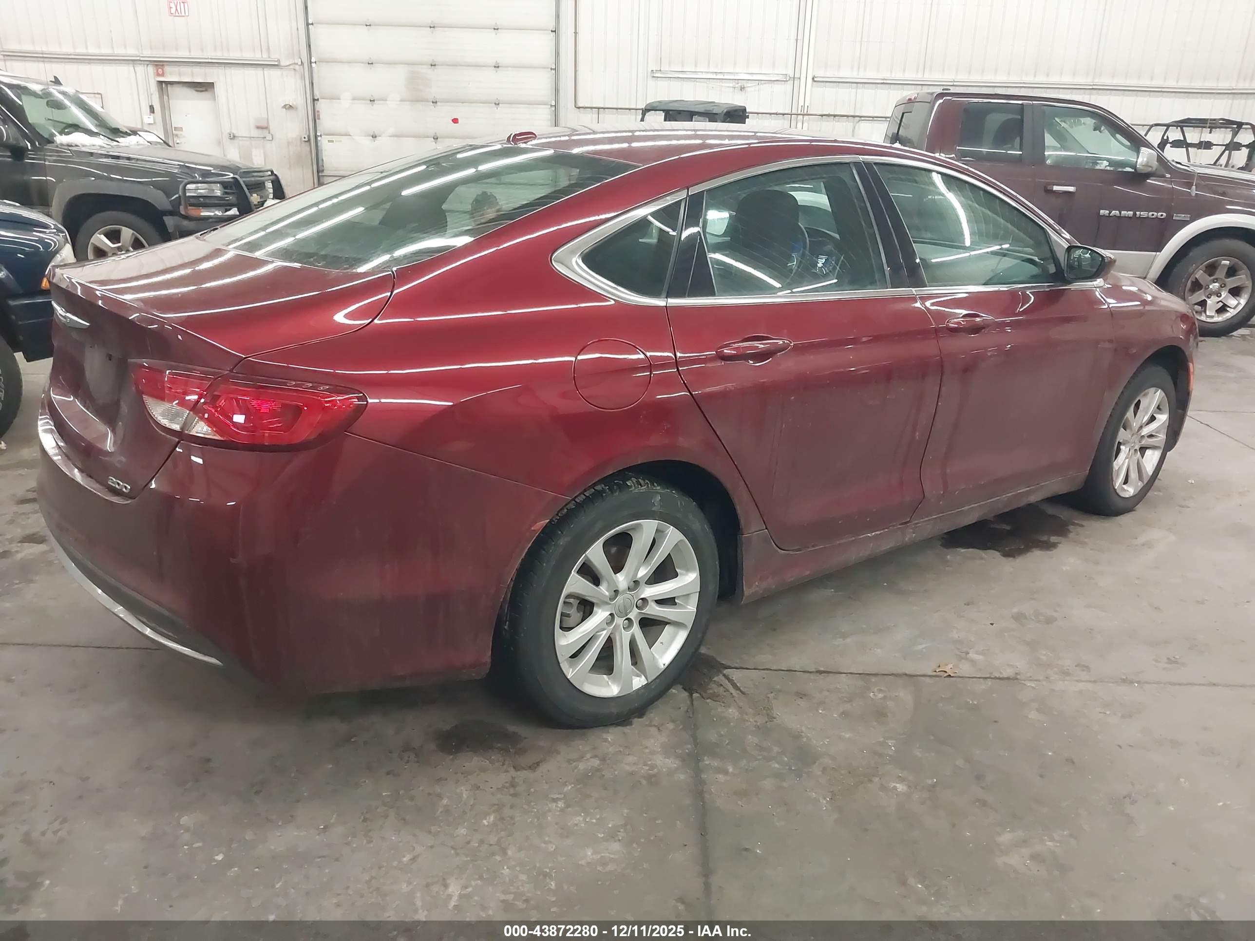 CHRYSLER 200 image 4