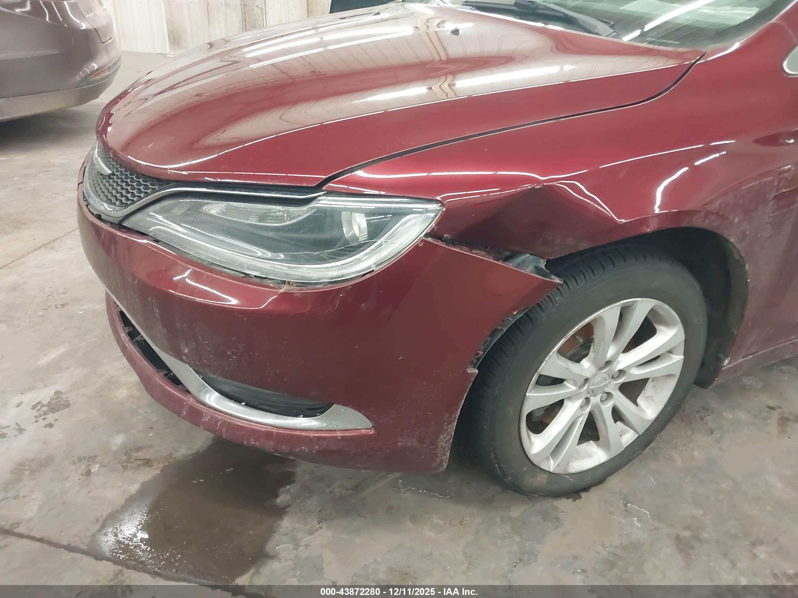 CHRYSLER 200 image 6