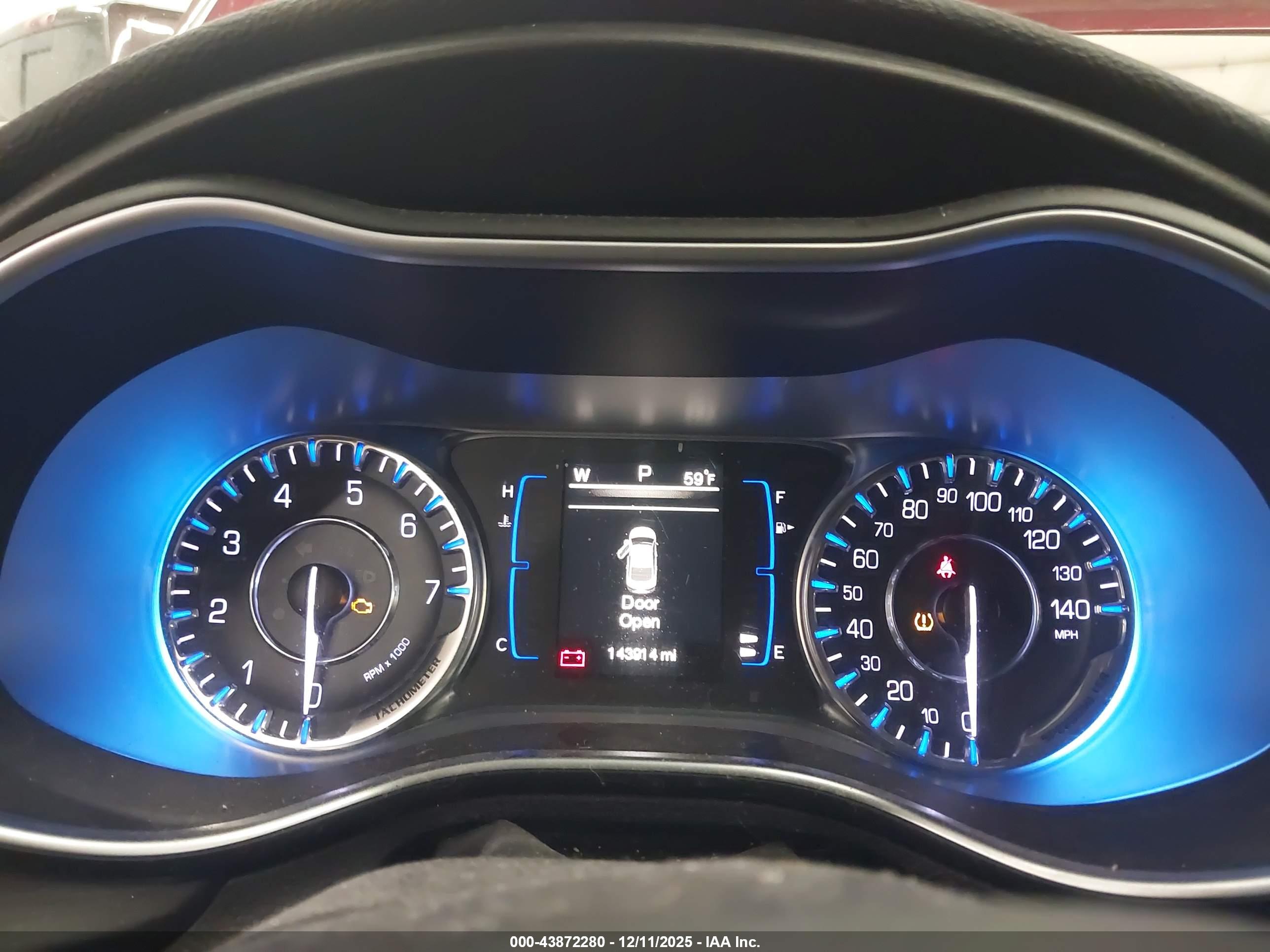 CHRYSLER 200 image 7