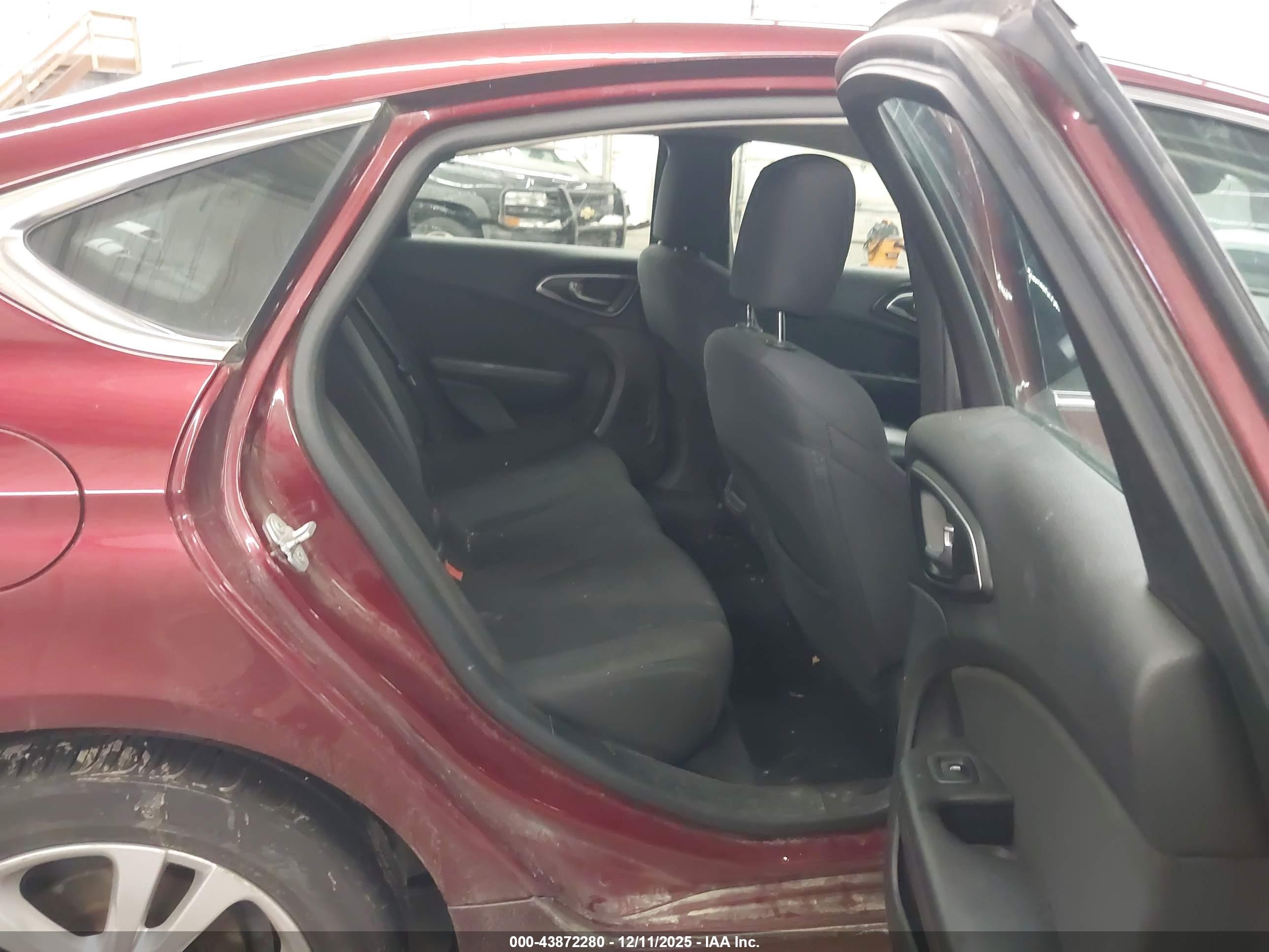 CHRYSLER 200 image 8