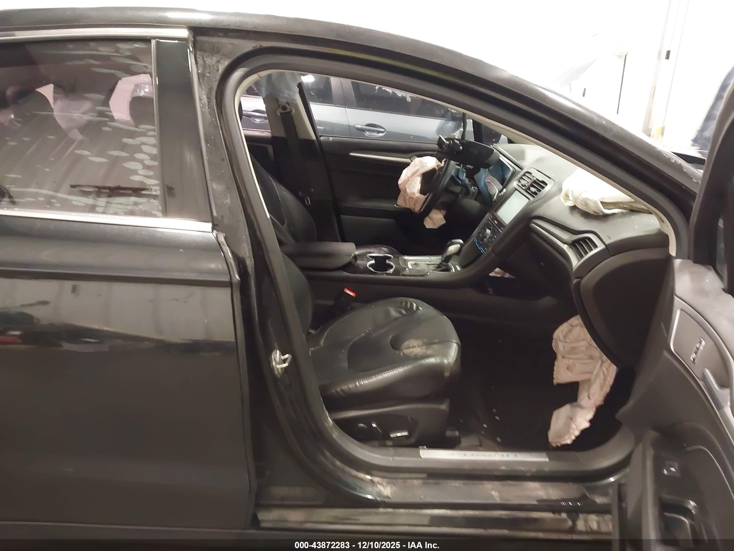 FORD FUSION image 5