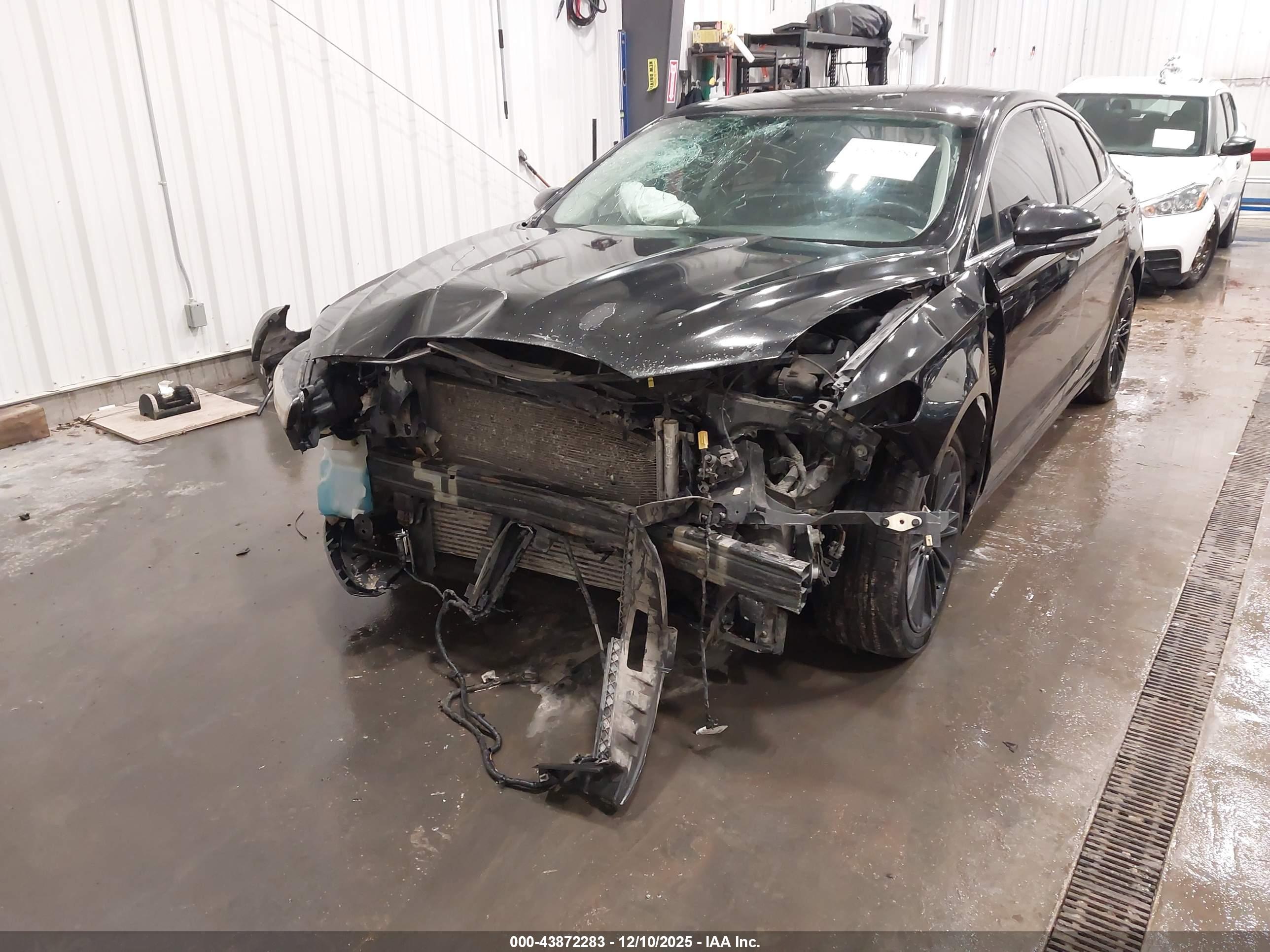 FORD FUSION image 6