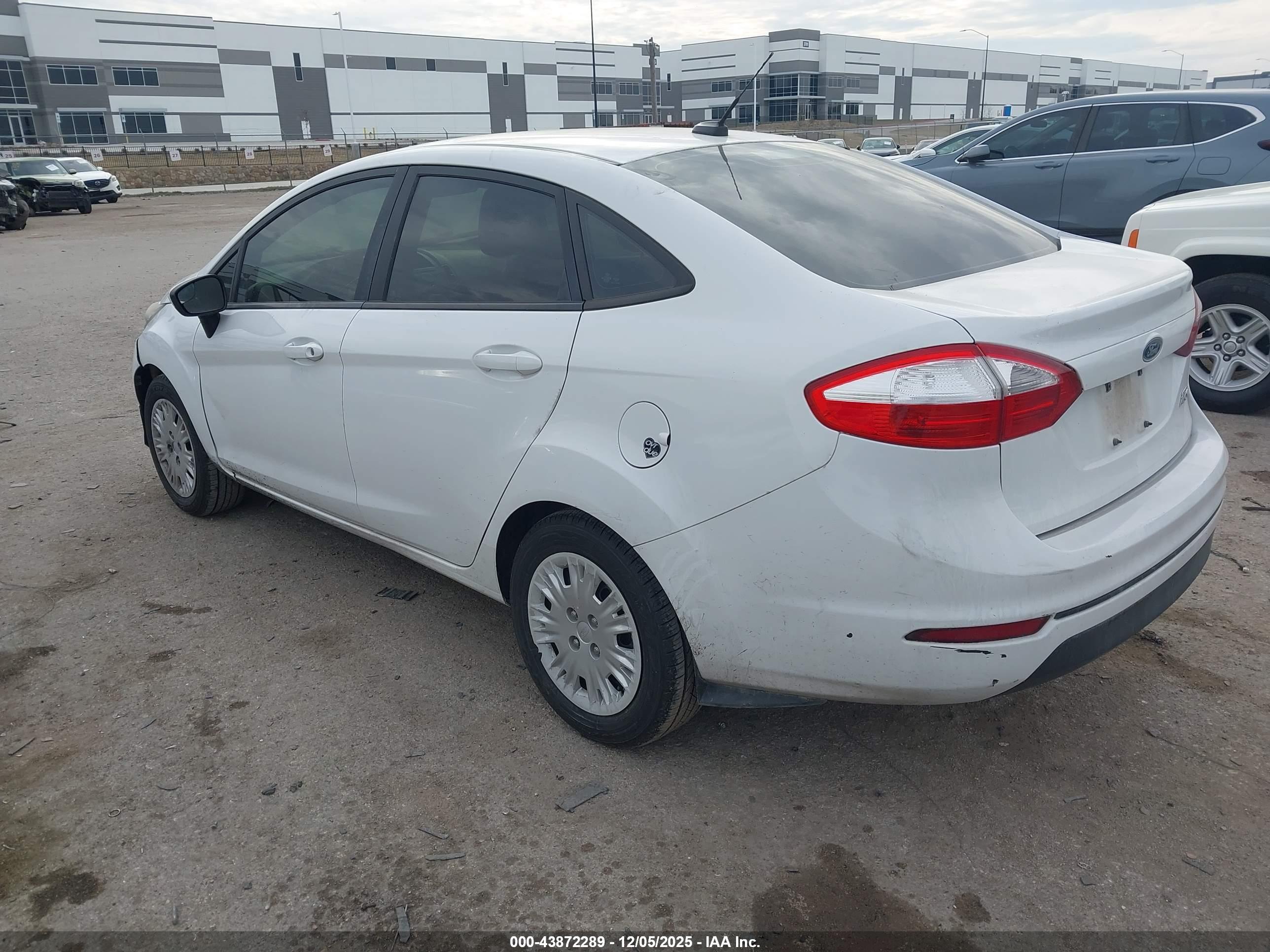 FORD FIESTA image 3