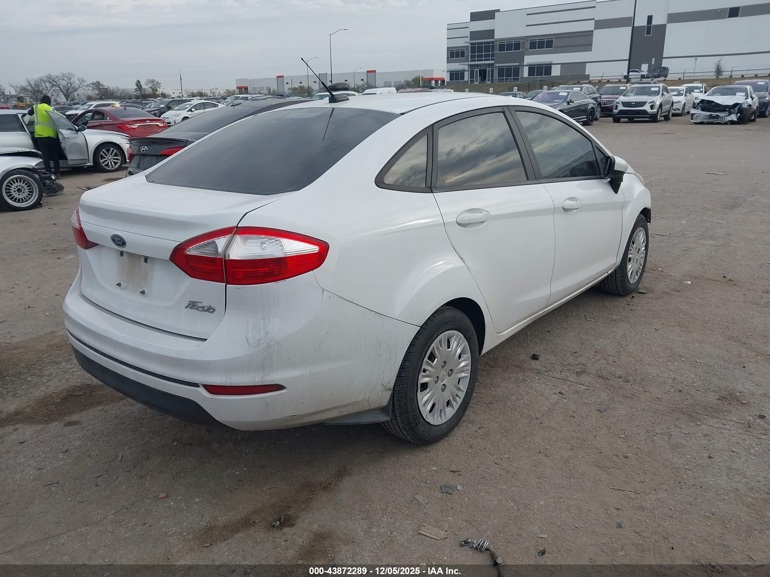 FORD FIESTA image 4