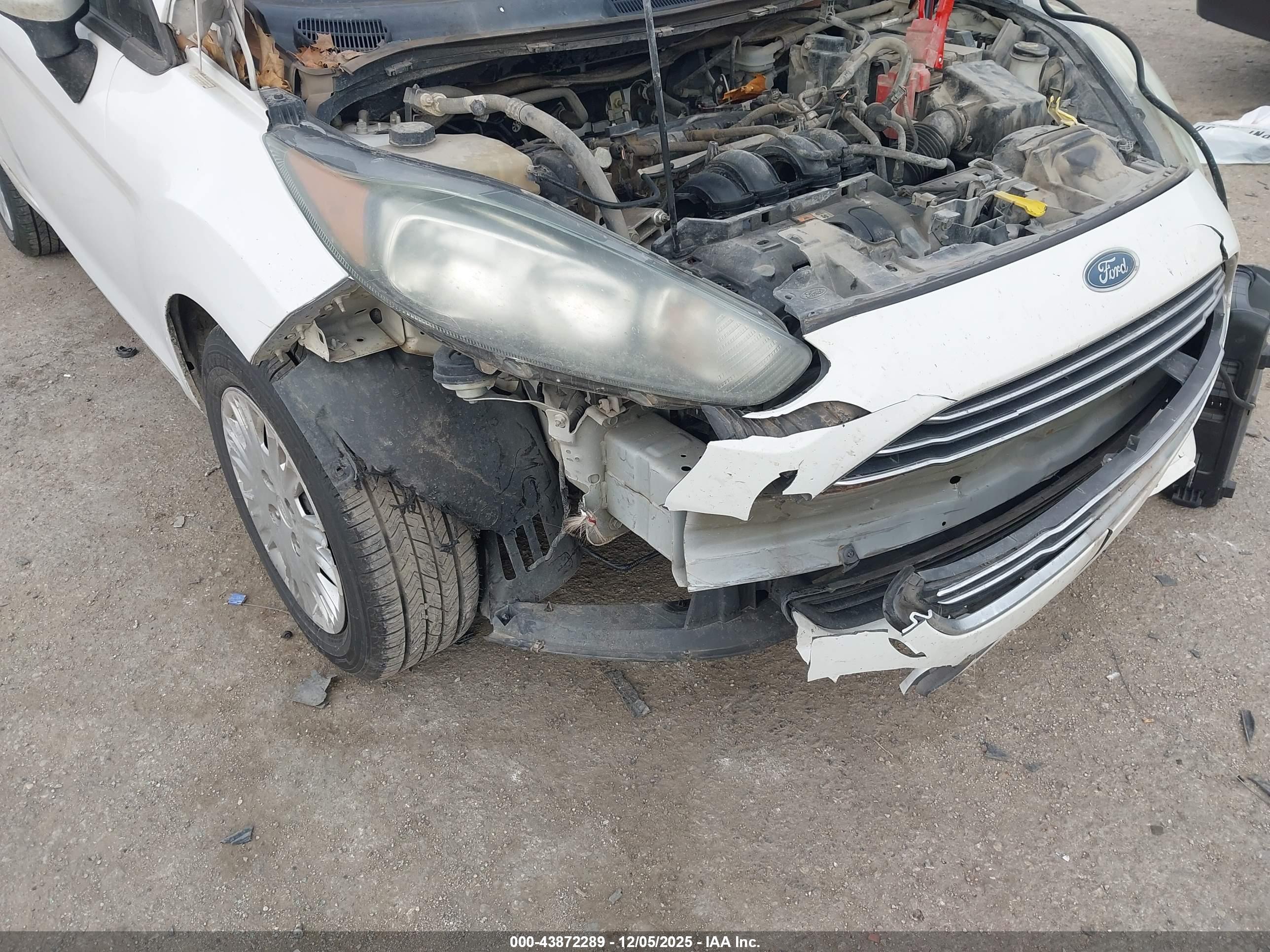 FORD FIESTA image 6
