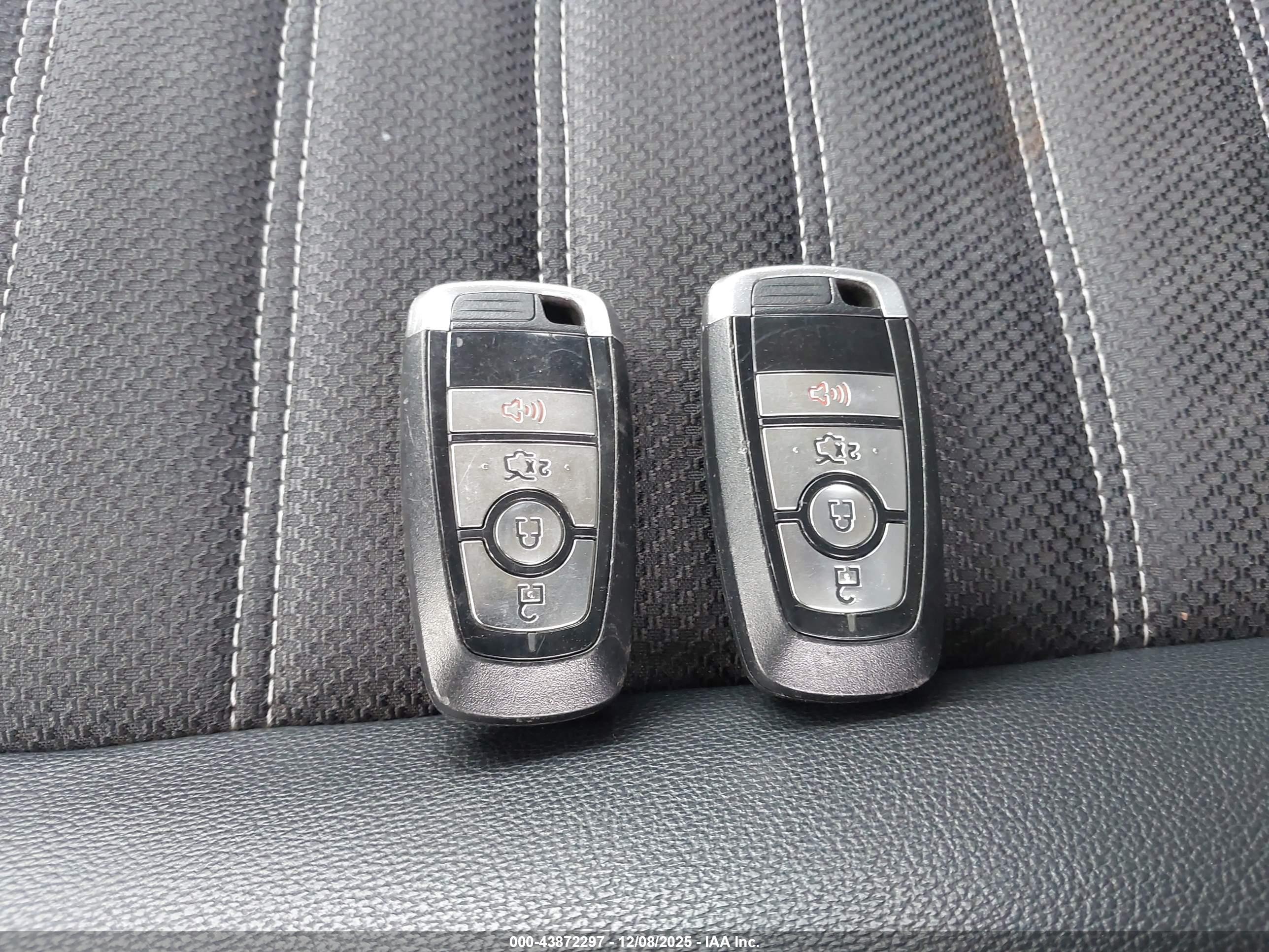 FORD FUSION image 11