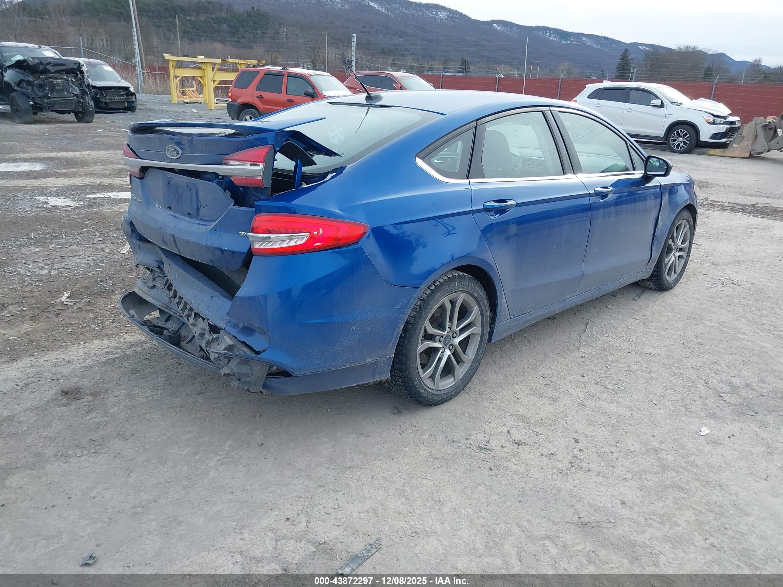 FORD FUSION image 4