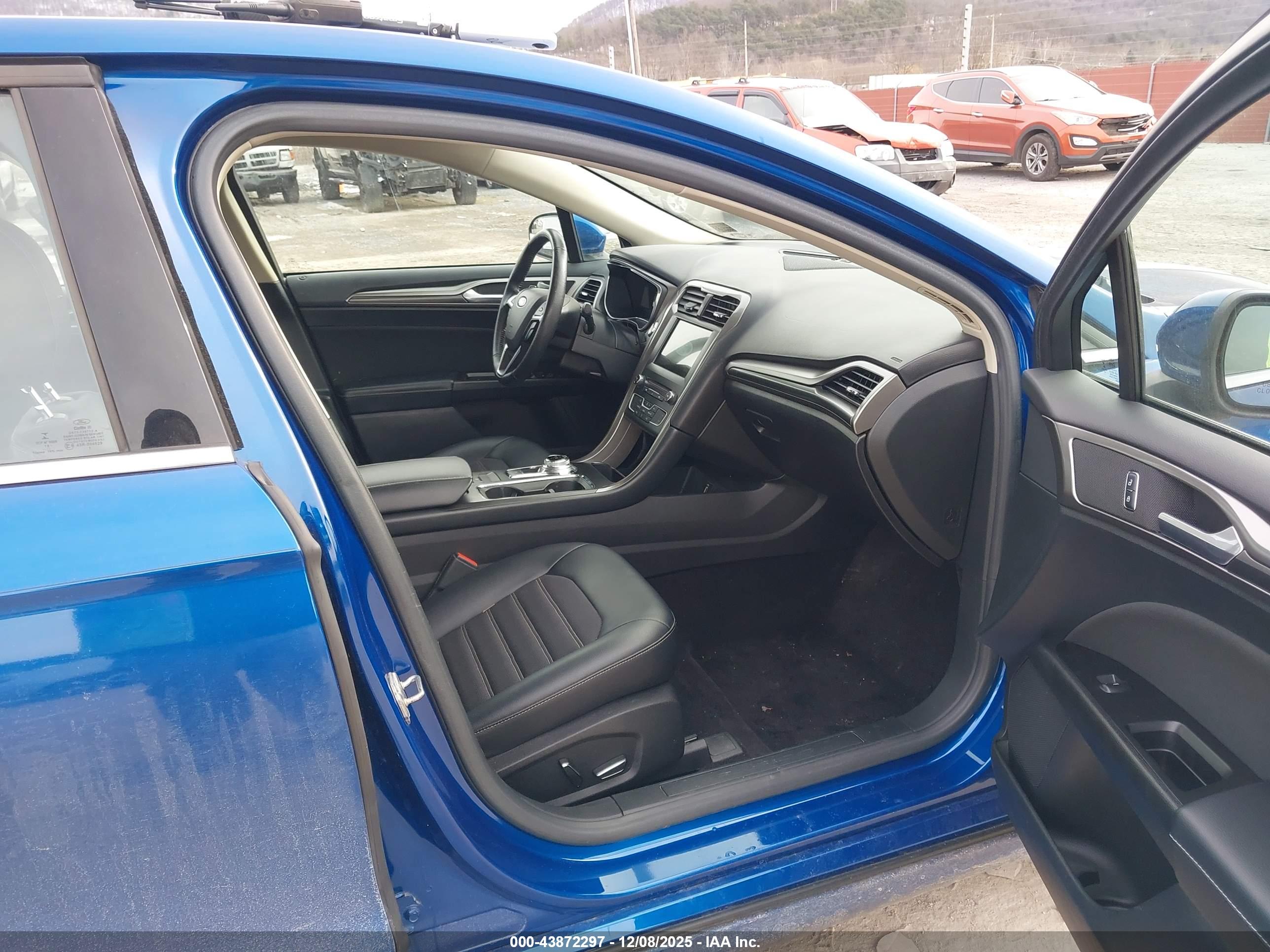 FORD FUSION image 5