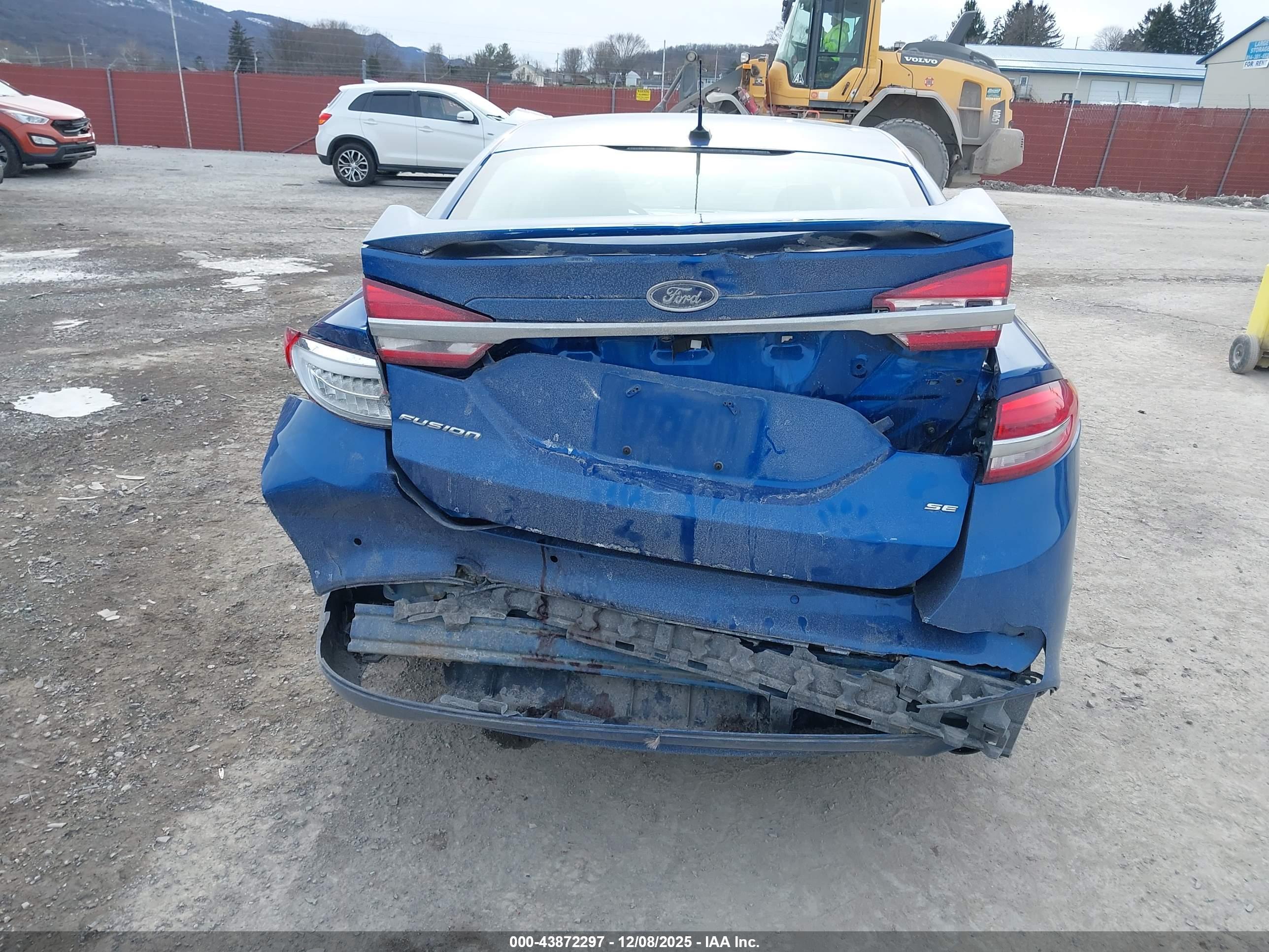 FORD FUSION image 6