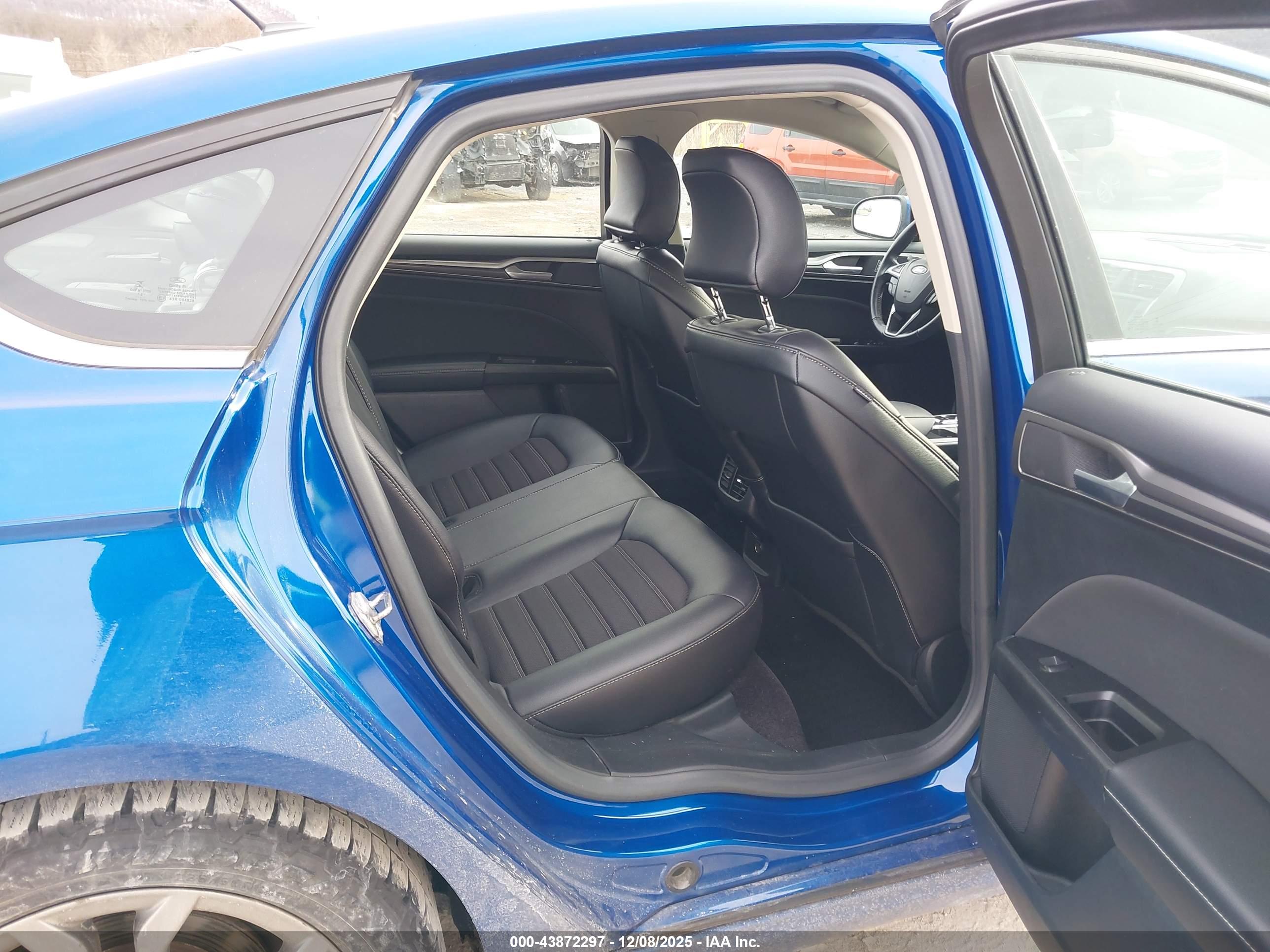 FORD FUSION image 8
