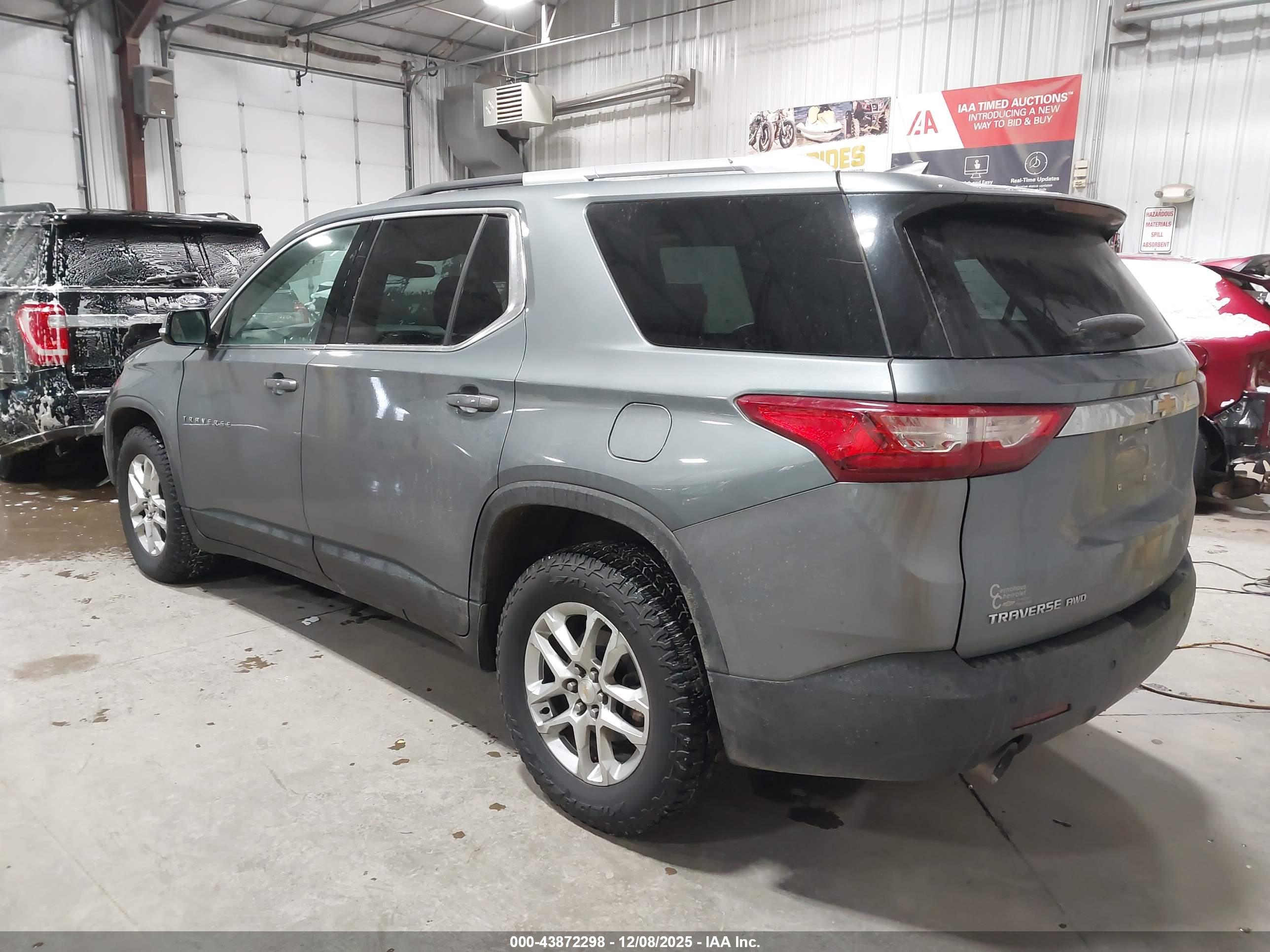 CHEVROLET TRAVERSE image 3