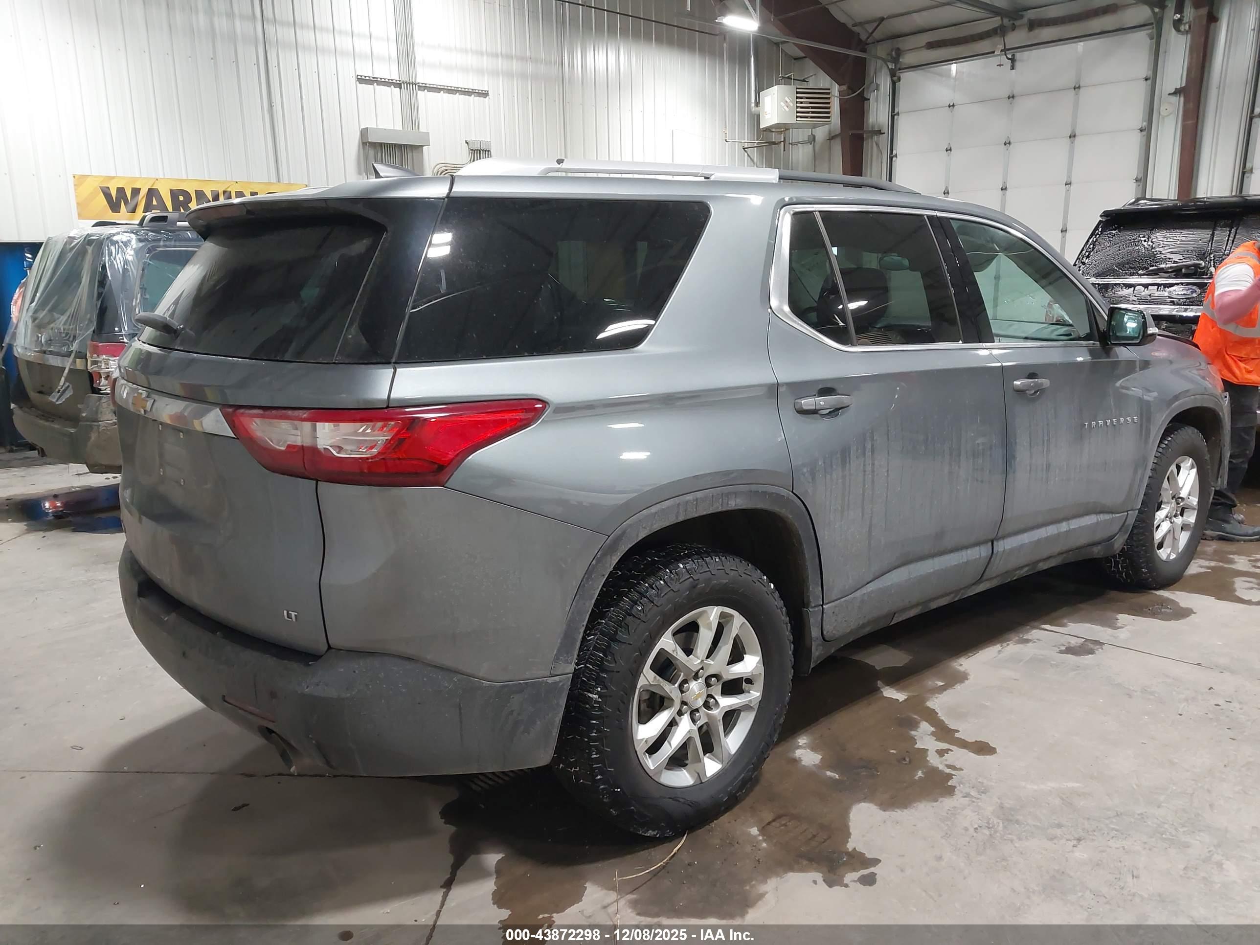 CHEVROLET TRAVERSE image 4