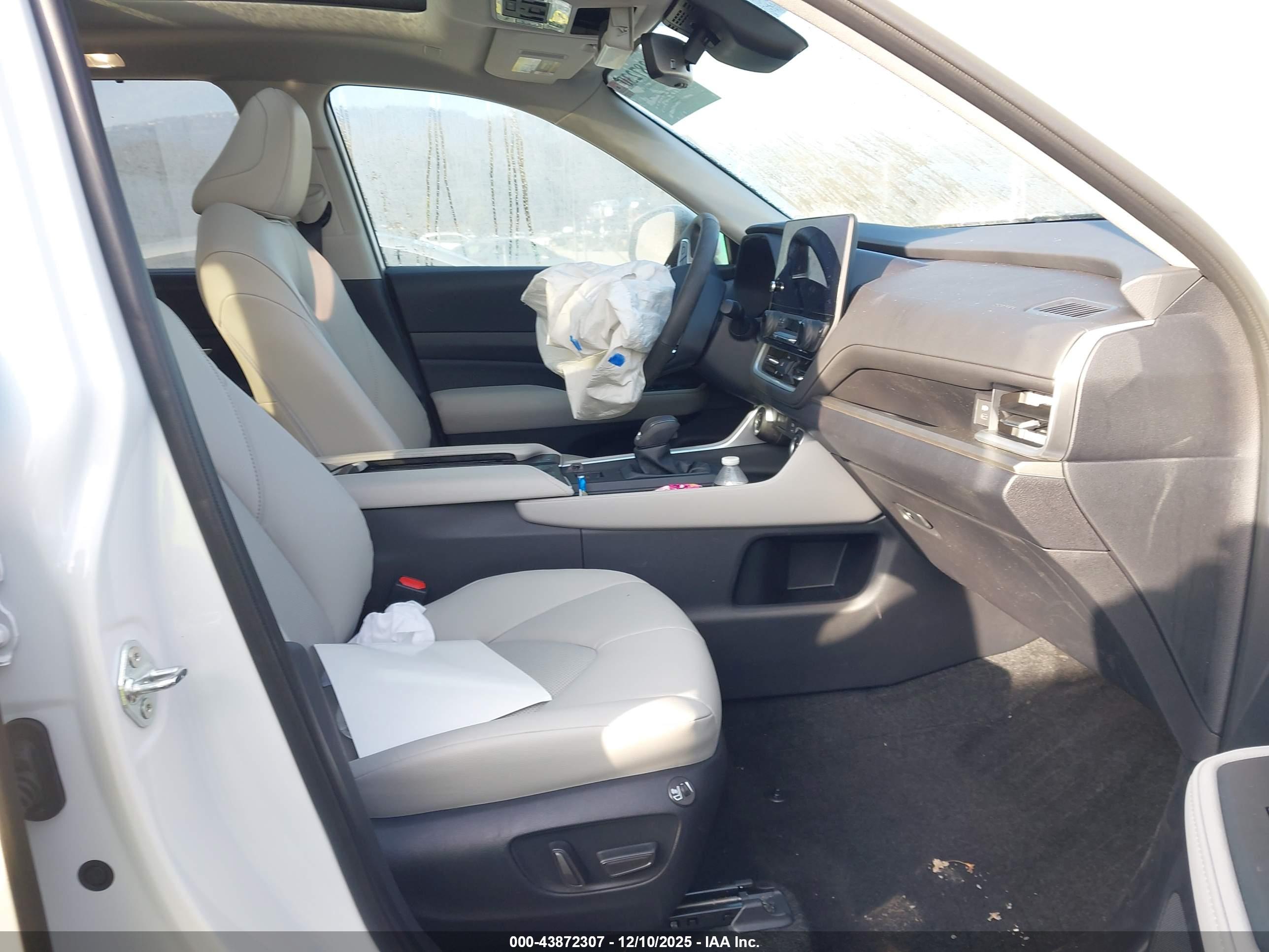 TOYOTA GRAND image 5