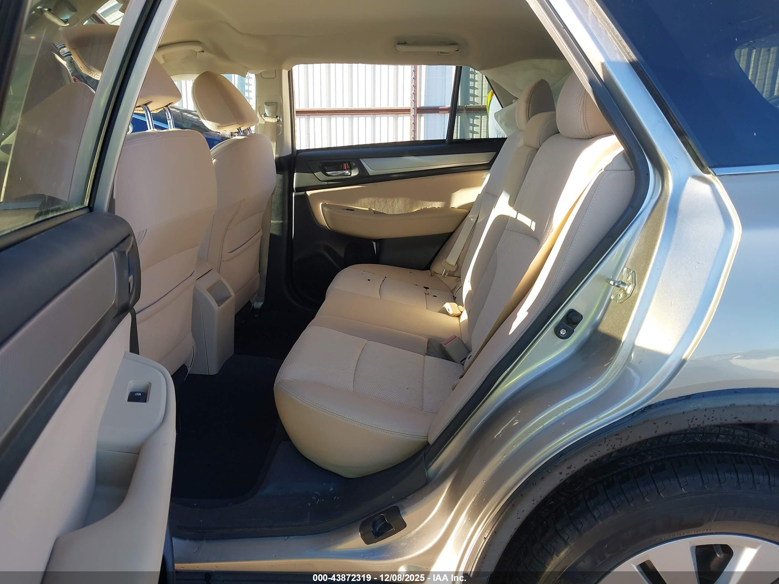 SUBARU OUTBACK image 8